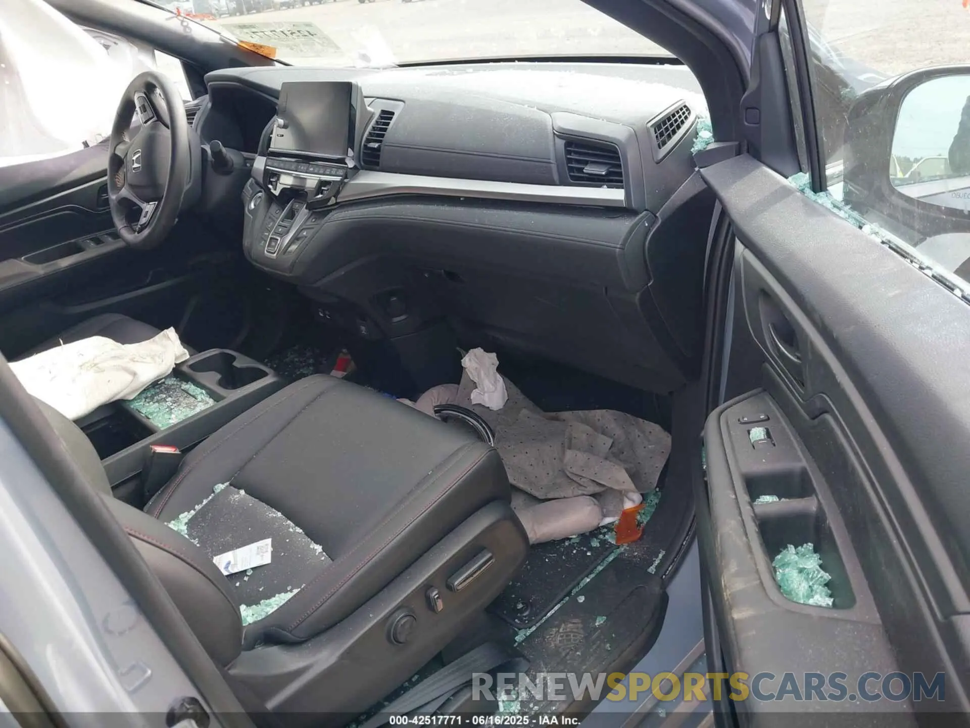 5 fotografías del automóvil dañado 5FNRL6H78SB057215 HONDA ODYSSEY 2025
