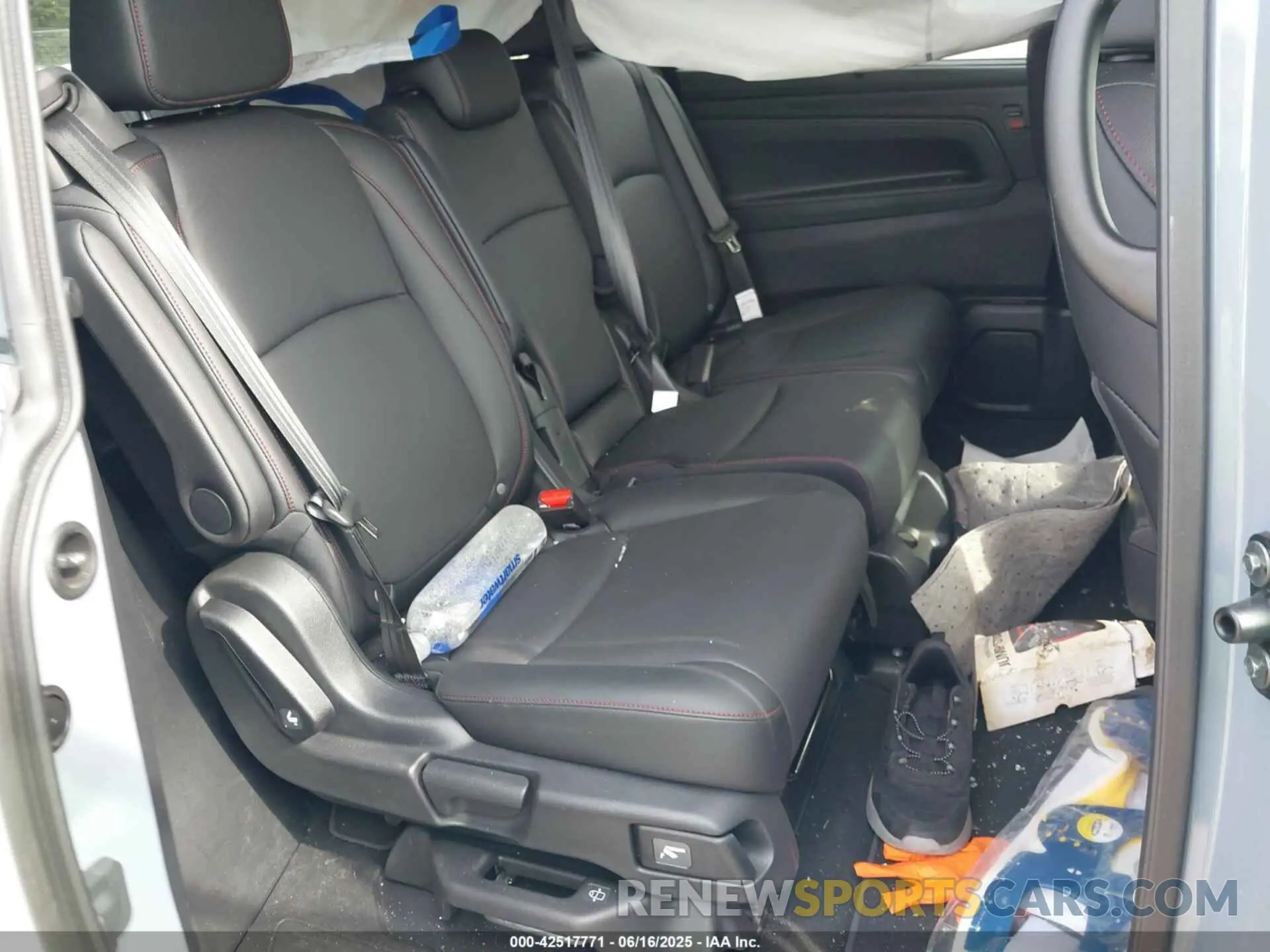 8 fotografías del automóvil dañado 5FNRL6H78SB057215 HONDA ODYSSEY 2025