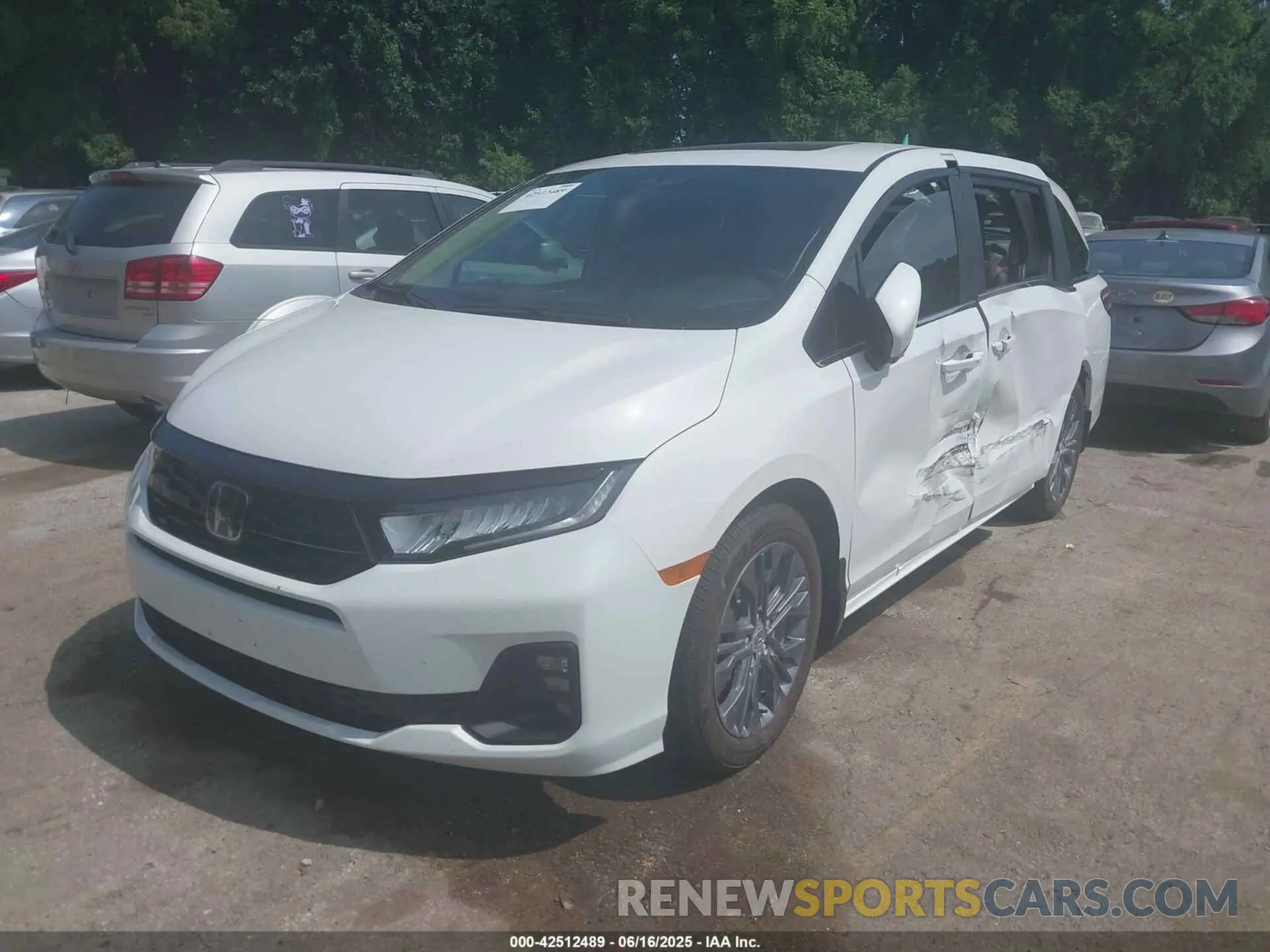 2 fotografías del automóvil dañado 5FNRL6H81SB026140 HONDA ODYSSEY 2025
