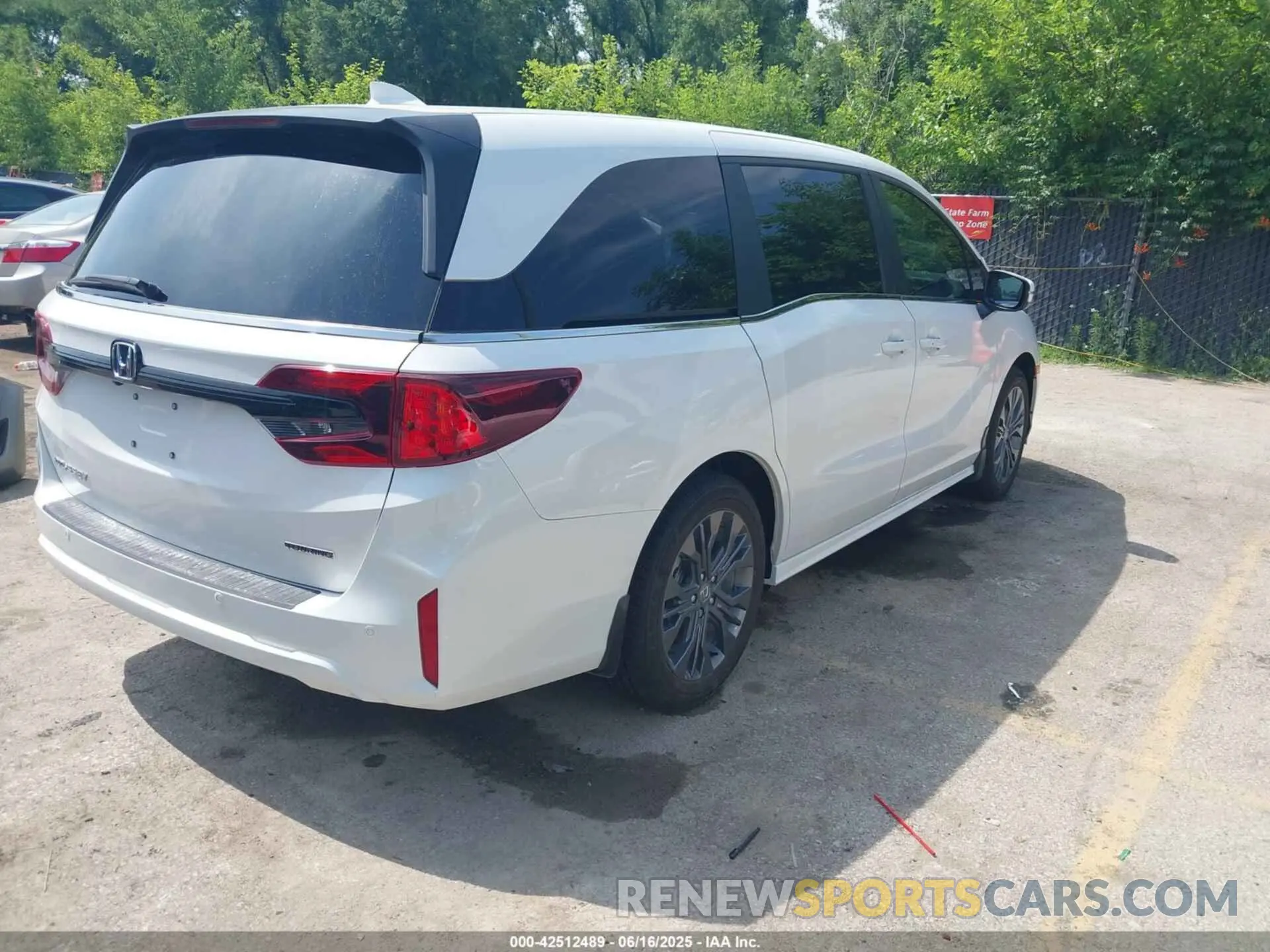 4 fotografías del automóvil dañado 5FNRL6H81SB026140 HONDA ODYSSEY 2025