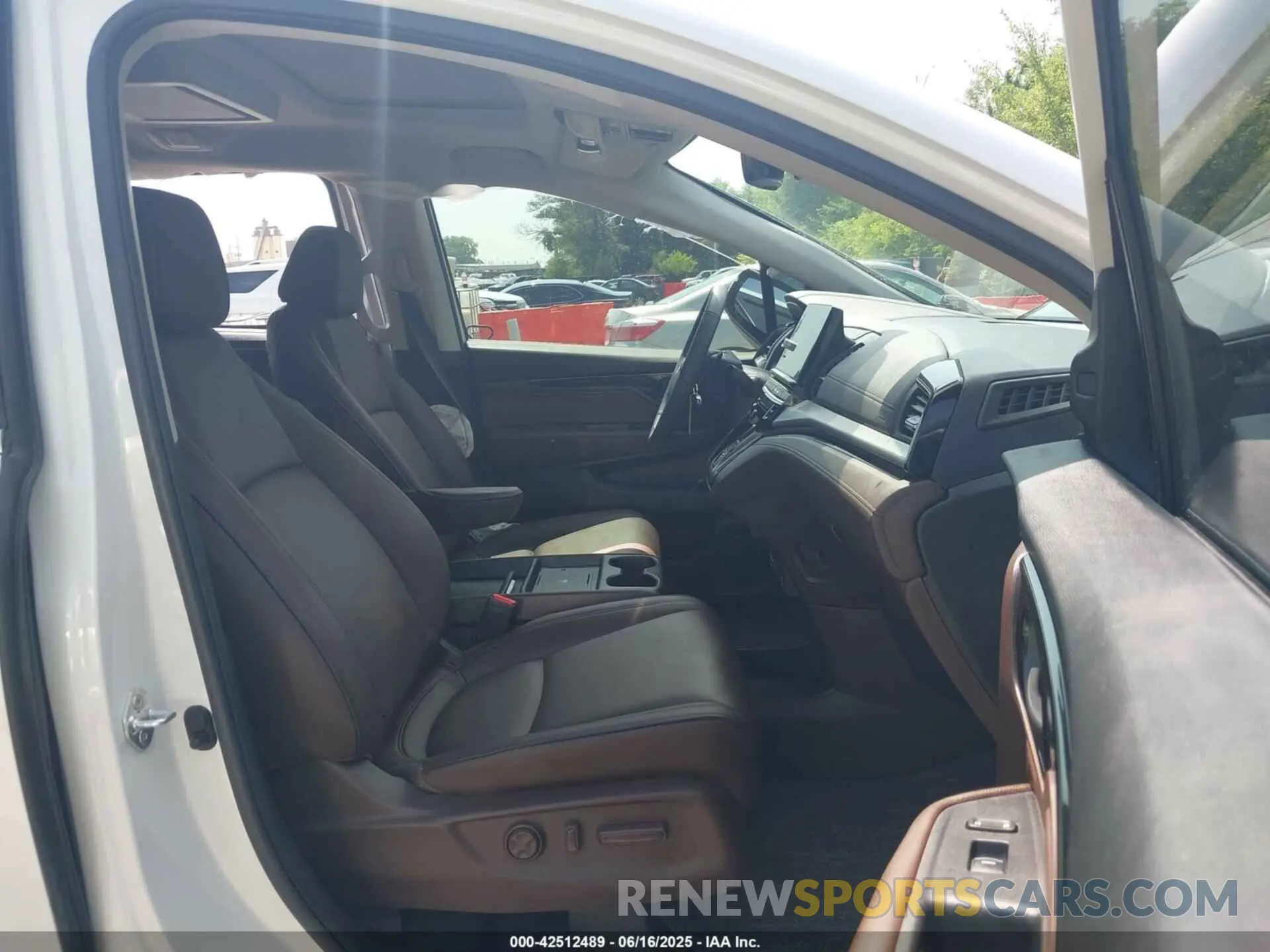 5 fotografías del automóvil dañado 5FNRL6H81SB026140 HONDA ODYSSEY 2025