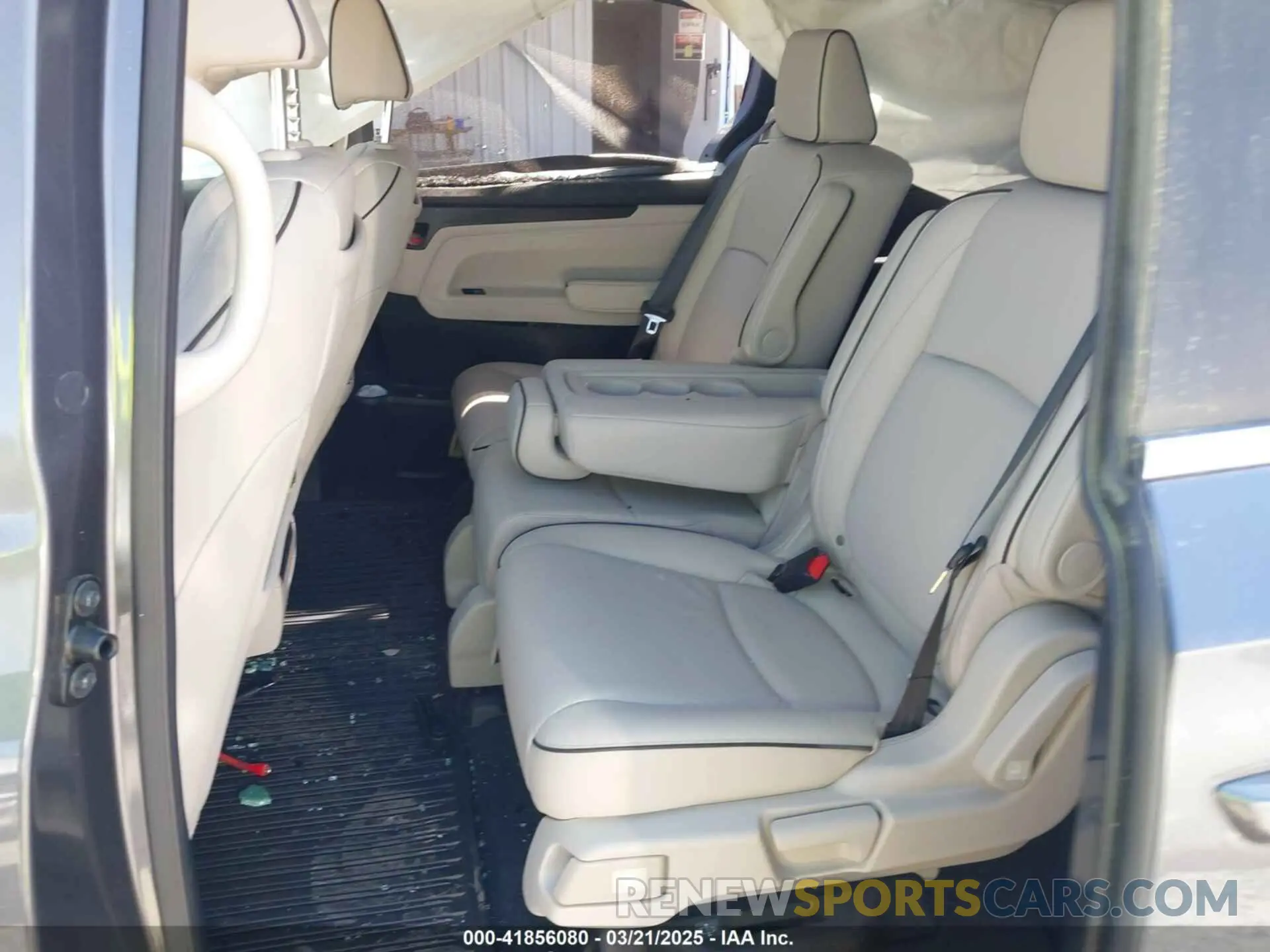 8 fotografías del automóvil dañado 5FNRL6H84SB028769 HONDA ODYSSEY 2025