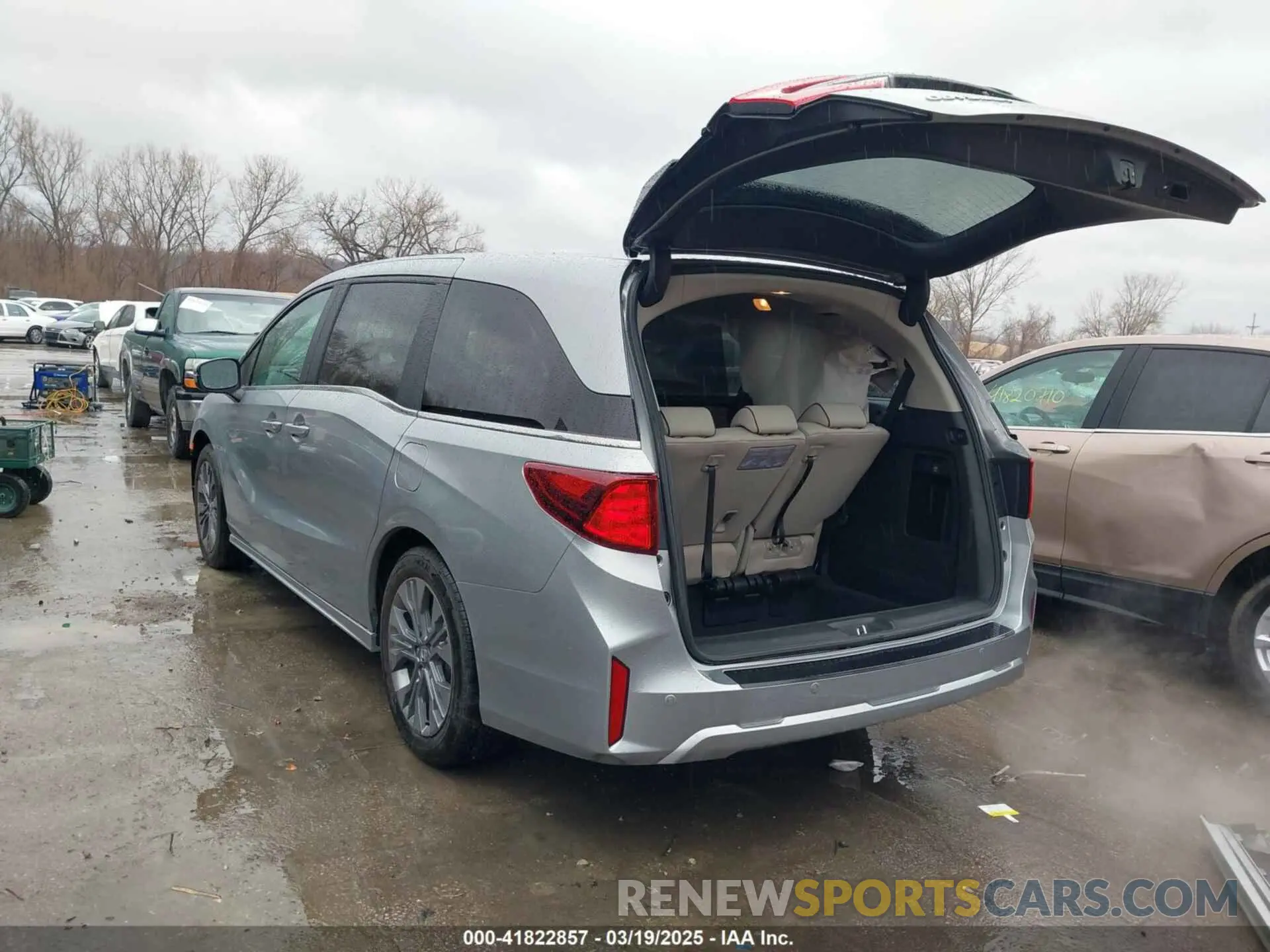 3 fotografías del automóvil dañado 5FNRL6H85SB028084 HONDA ODYSSEY 2025