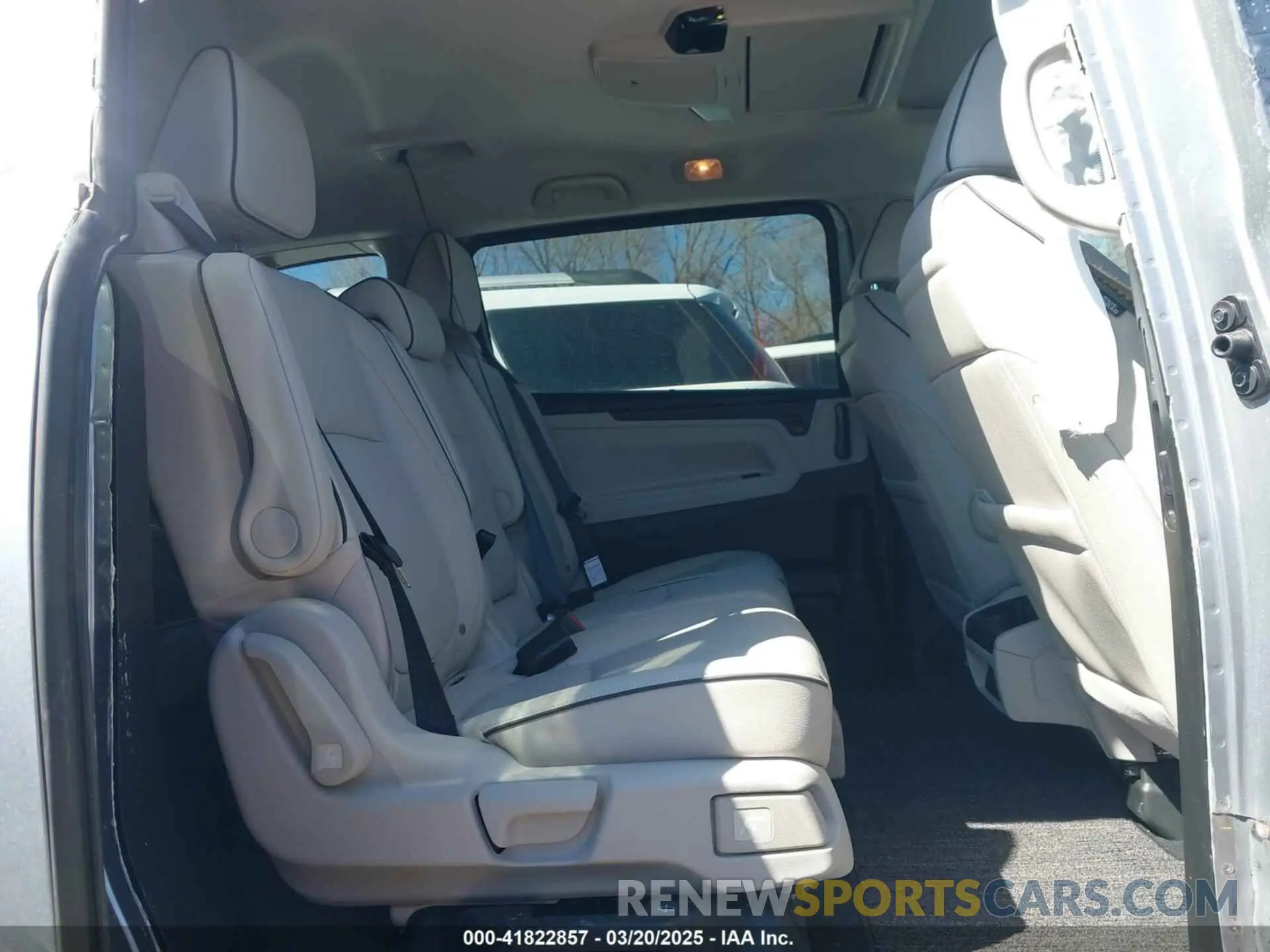 8 fotografías del automóvil dañado 5FNRL6H85SB028084 HONDA ODYSSEY 2025