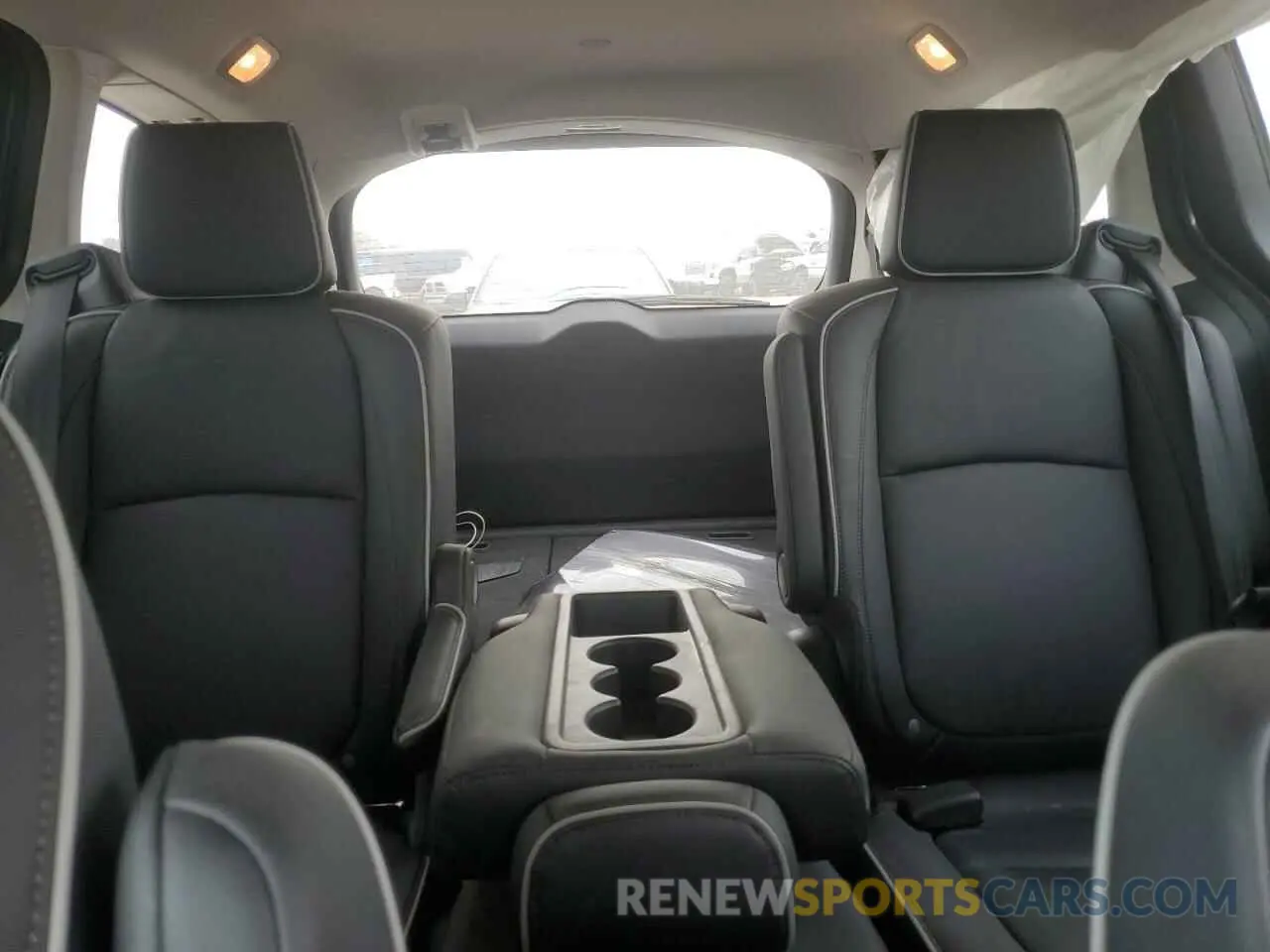 10 fotografías del automóvil dañado 5FNRL6H86SB011746 HONDA ODYSSEY 2025
