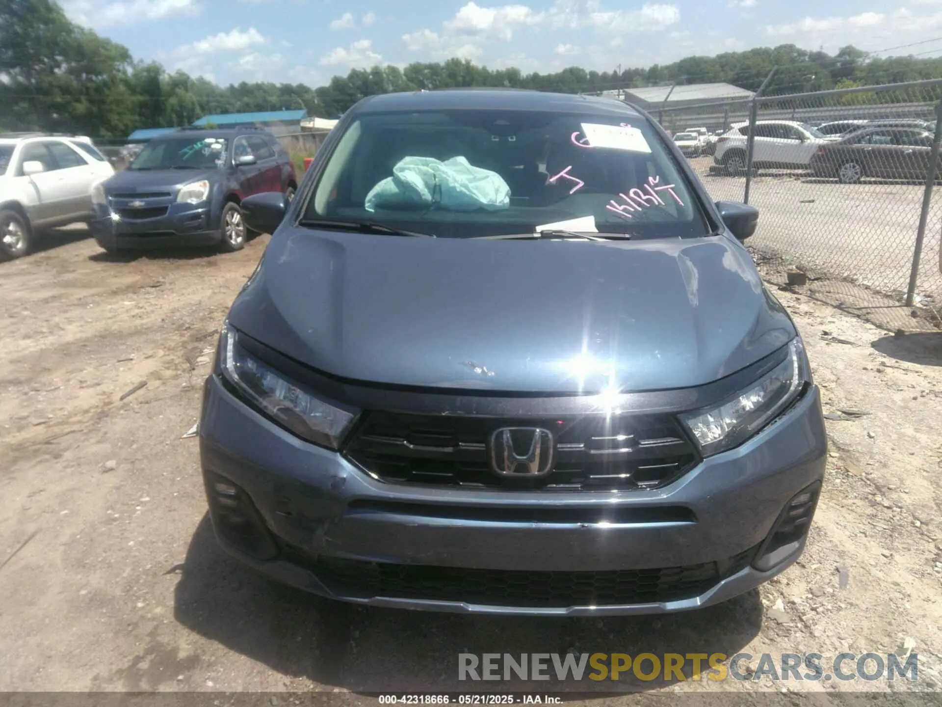 12 fotografías del automóvil dañado 5FNRL6H88SB046708 HONDA ODYSSEY 2025