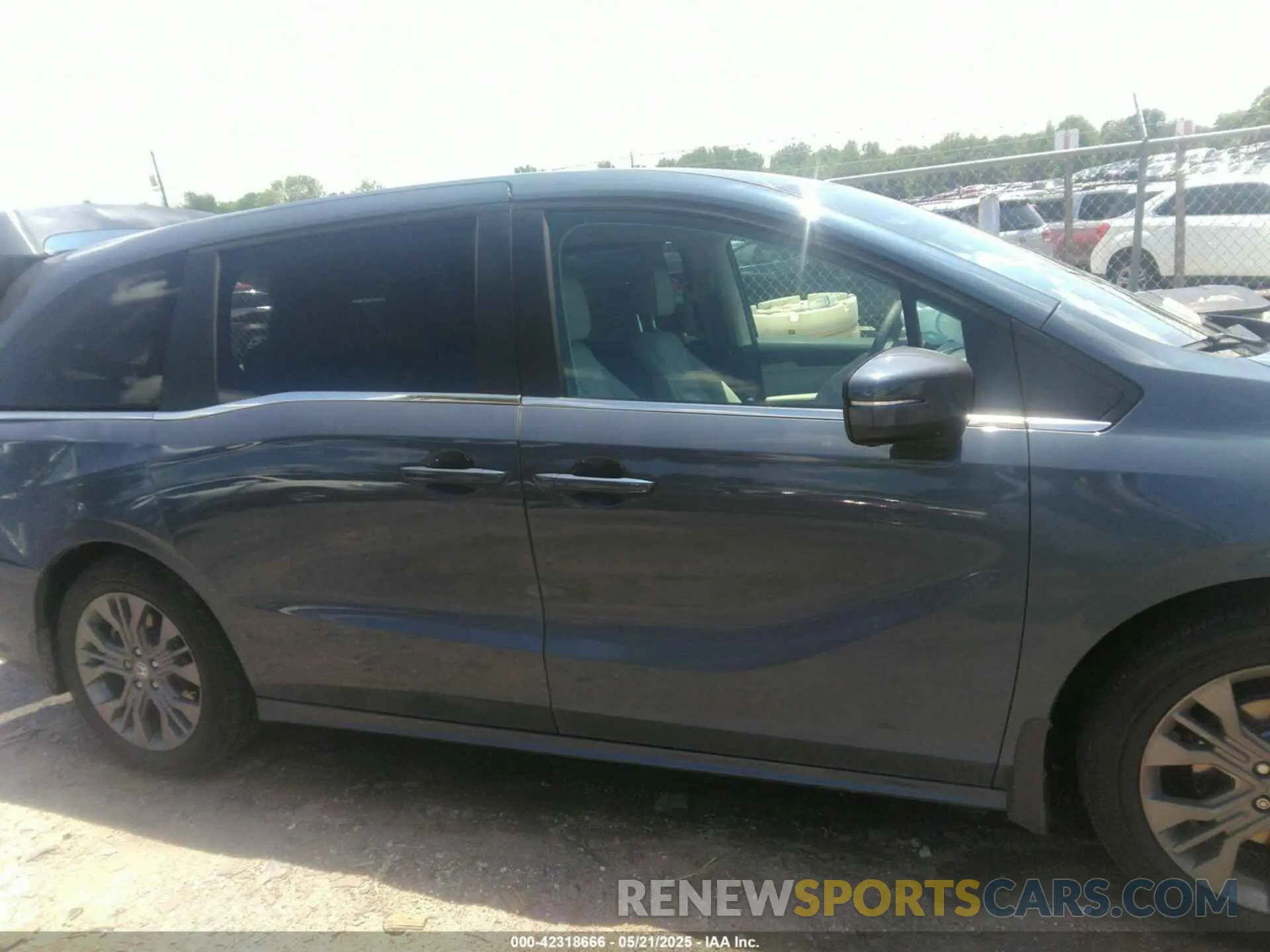 13 fotografías del automóvil dañado 5FNRL6H88SB046708 HONDA ODYSSEY 2025