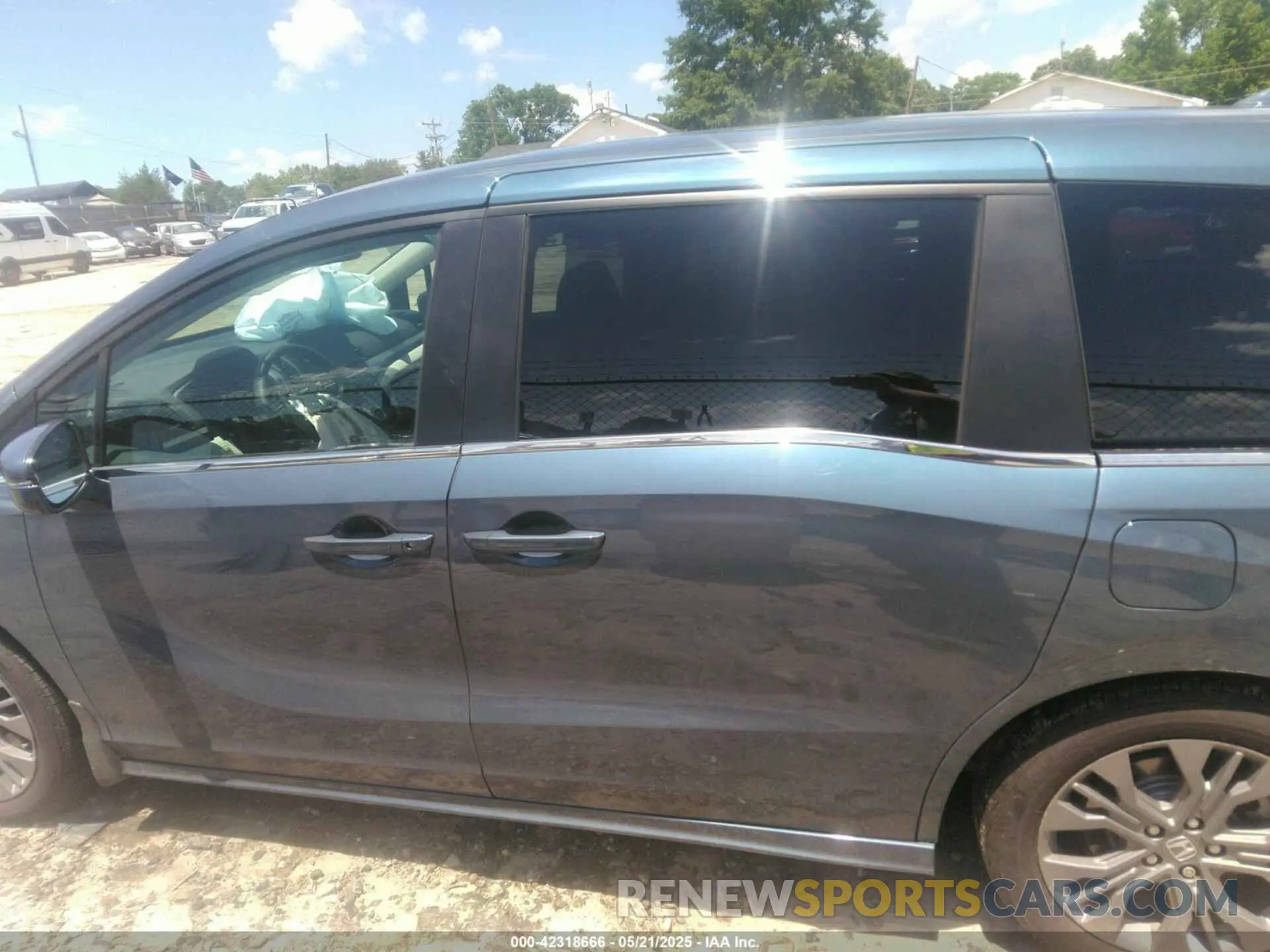 14 fotografías del automóvil dañado 5FNRL6H88SB046708 HONDA ODYSSEY 2025