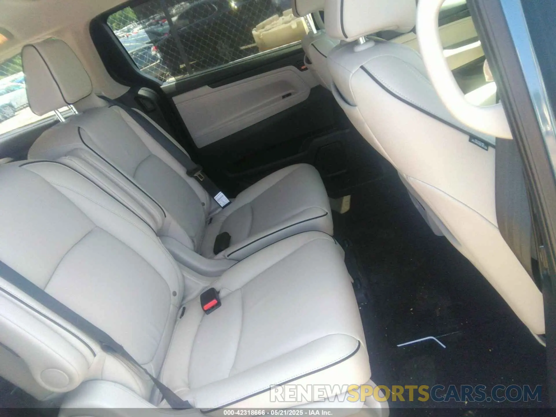 8 fotografías del automóvil dañado 5FNRL6H88SB046708 HONDA ODYSSEY 2025