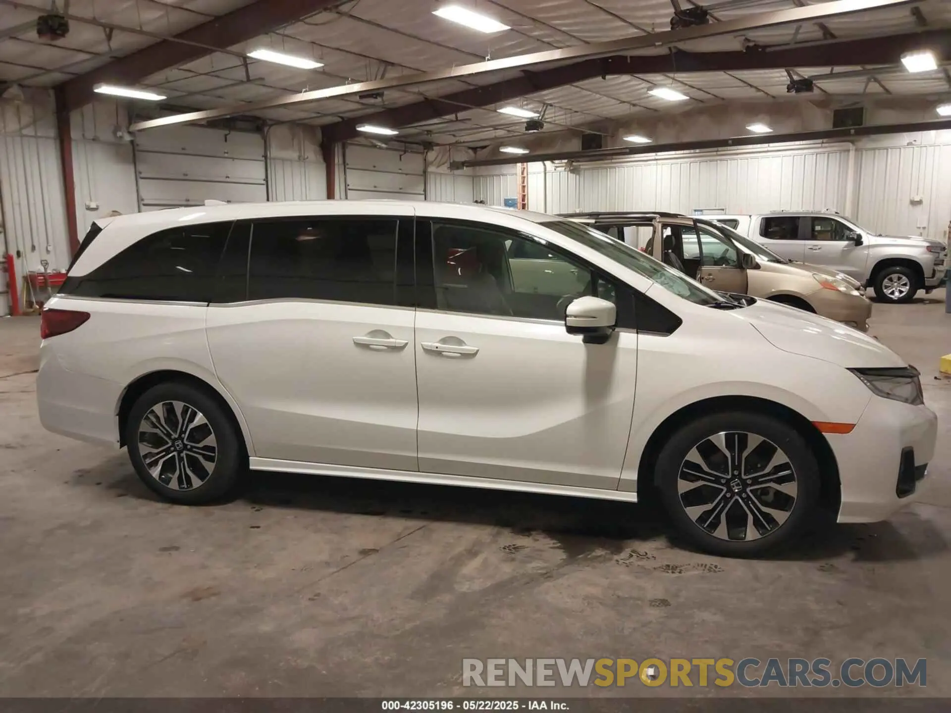 14 fotografías del automóvil dañado 5FNRL6H93SB008487 HONDA ODYSSEY 2025
