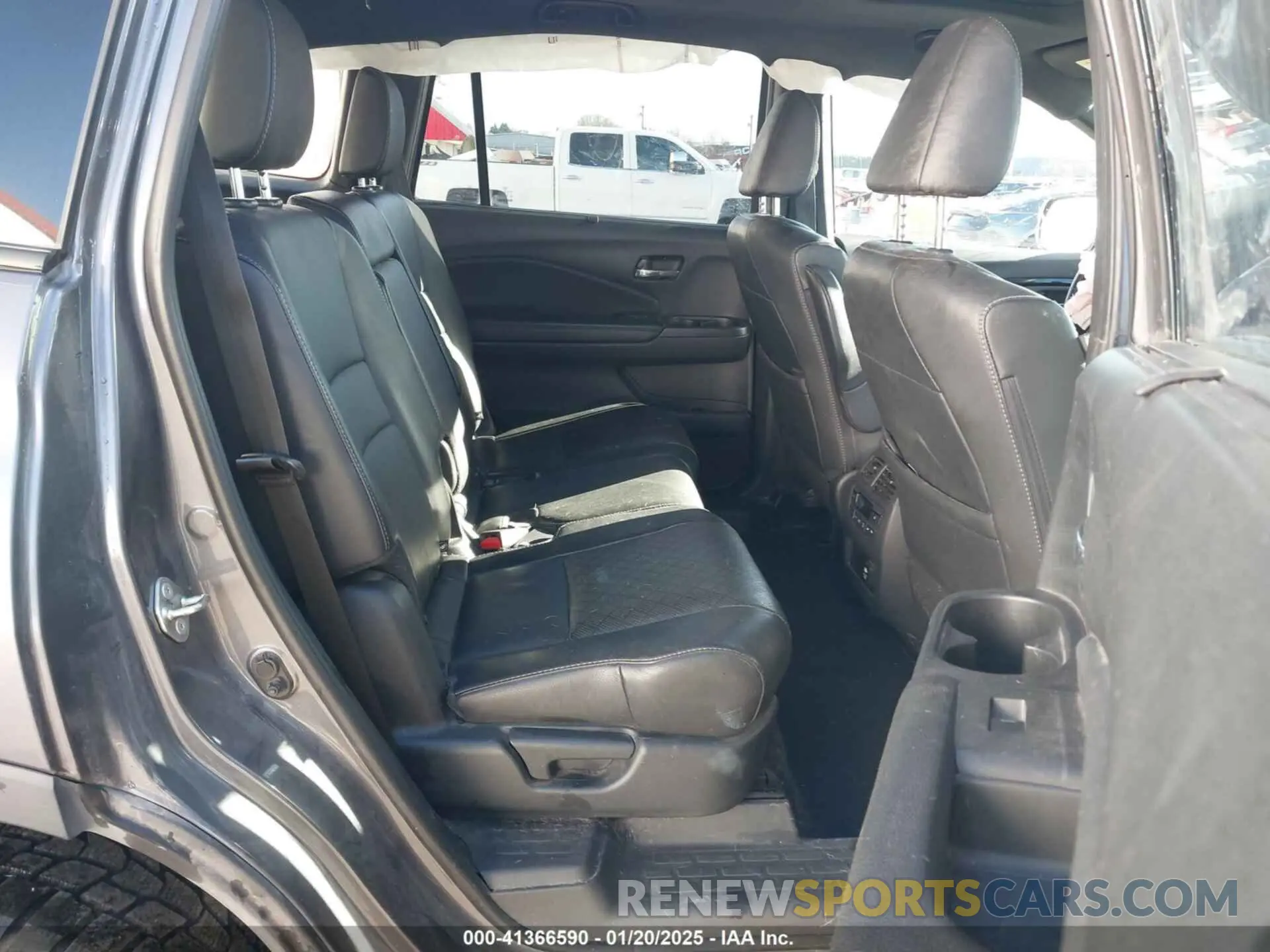 8 fotografías del automóvil dañado 5FNYF8H03KB007307 HONDA PASSPORT 2019