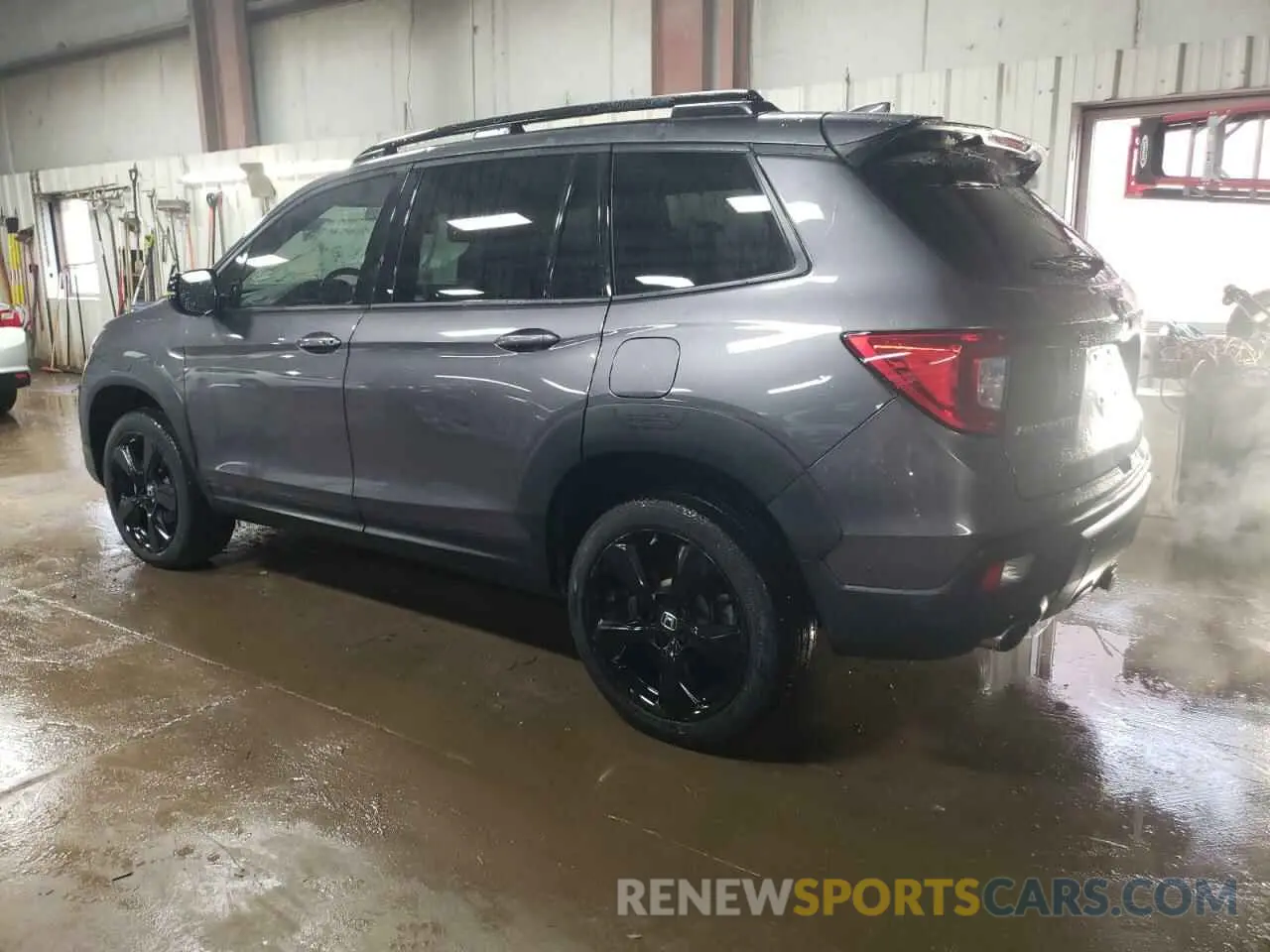 2 fotografías del automóvil dañado 5FNYF8H05KB004716 HONDA PASSPORT 2019