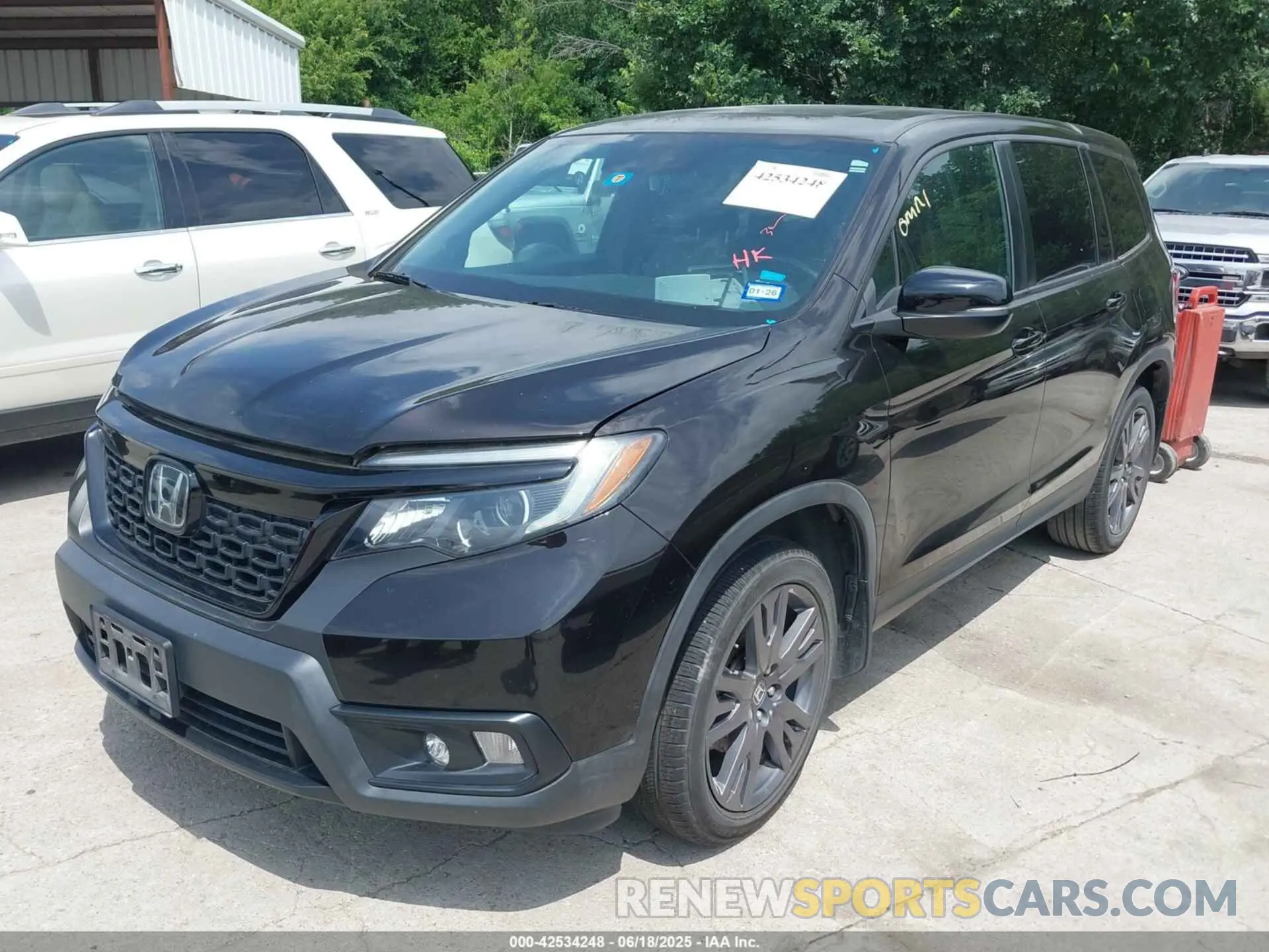 2 fotografías del automóvil dañado 5FNYF7H57LB005700 HONDA PASSPORT 2020