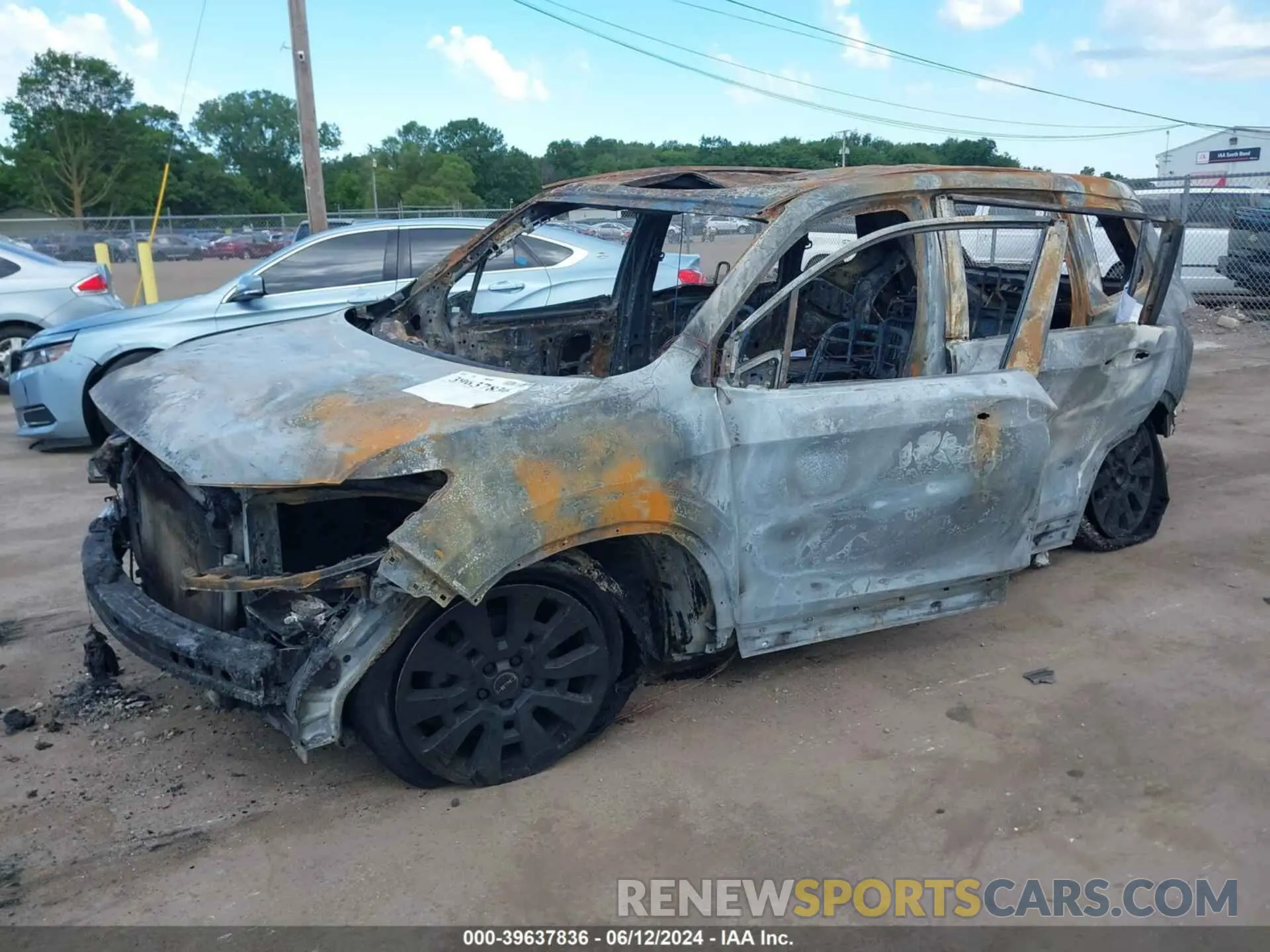 2 fotografías del automóvil dañado 5FNYF8H53NB032675 HONDA PASSPORT 2022