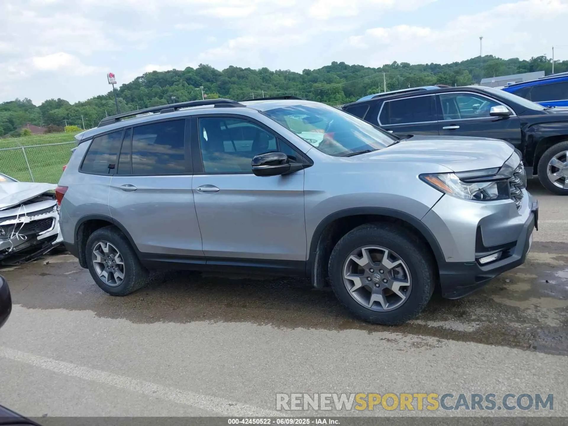 13 fotografías del automóvil dañado 5FNYF8H63NB004805 HONDA PASSPORT 2022