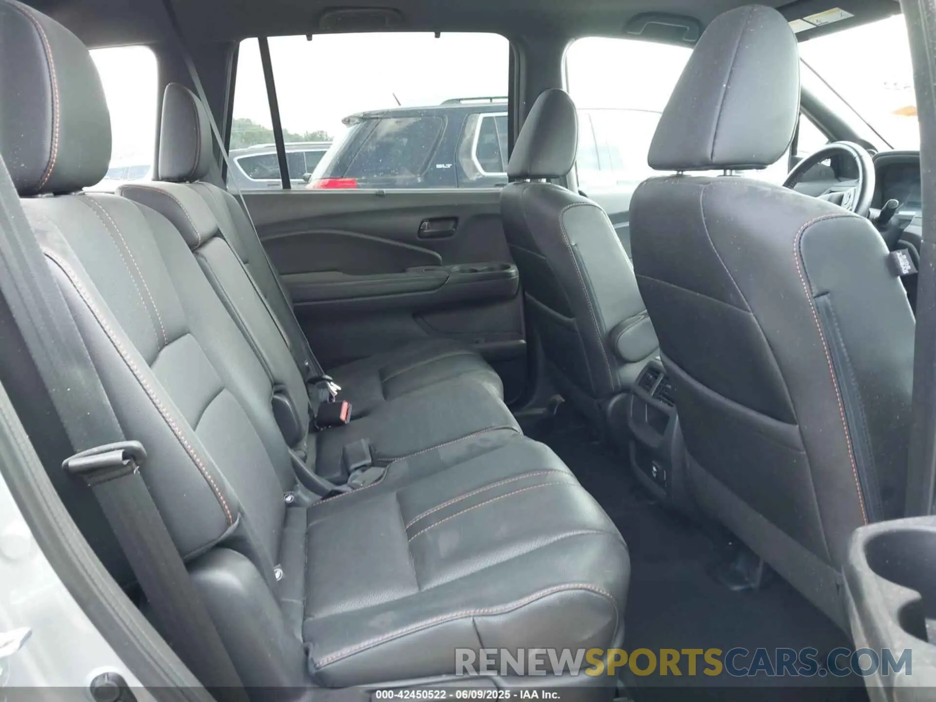8 fotografías del automóvil dañado 5FNYF8H63NB004805 HONDA PASSPORT 2022