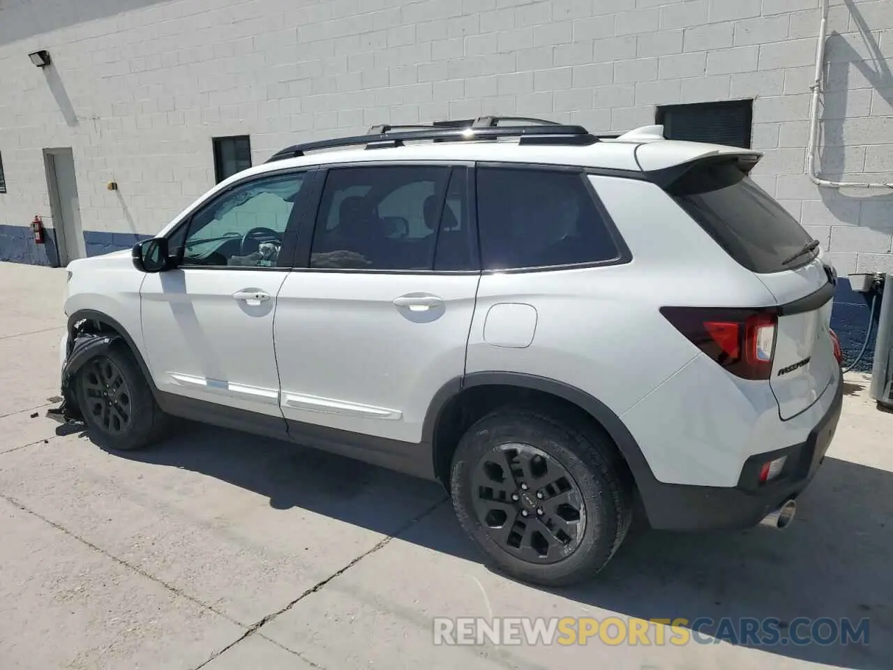 2 fotografías del automóvil dañado 5FNYF8H65NB004885 HONDA PASSPORT 2022