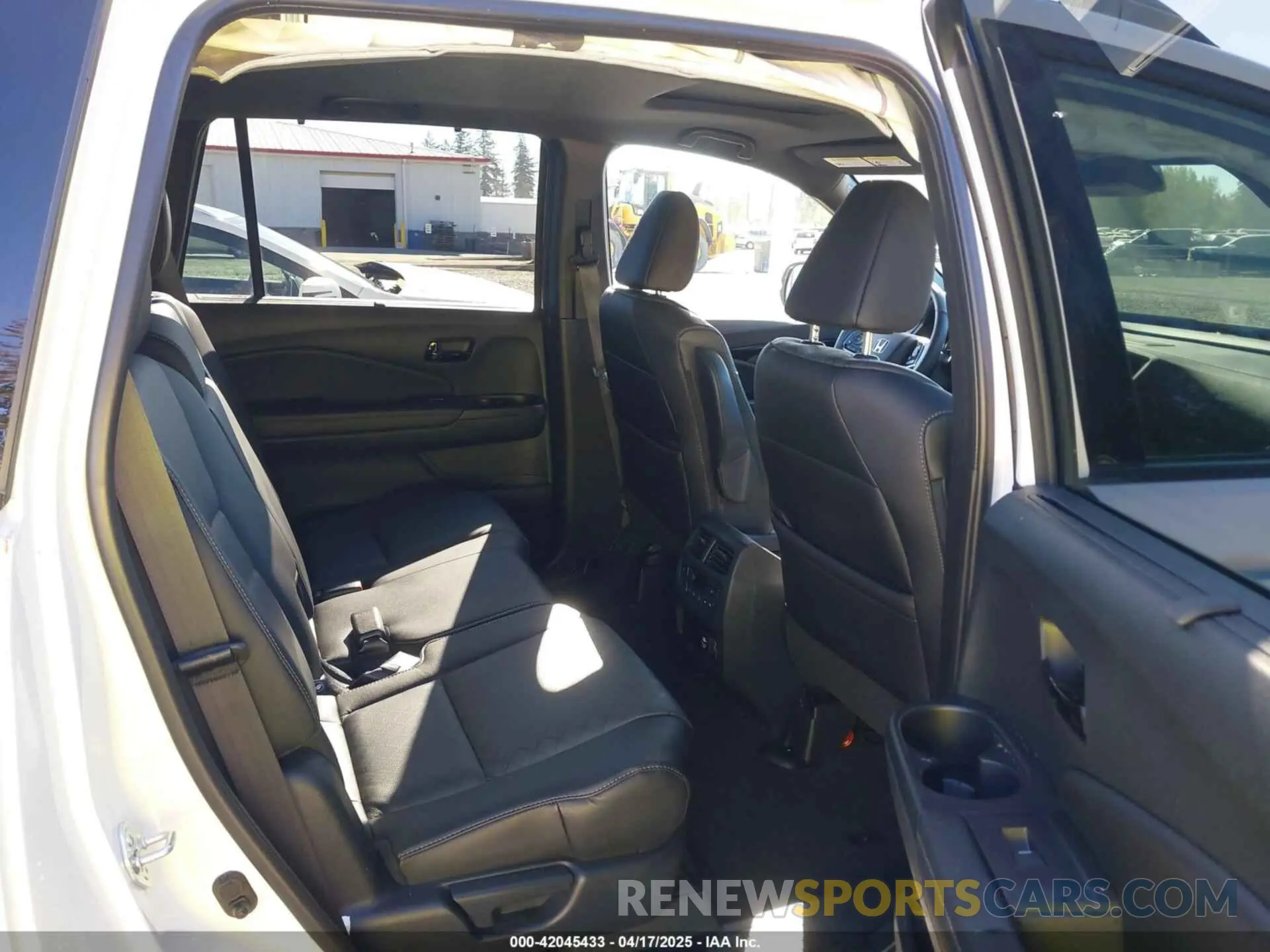 8 fotografías del automóvil dañado 5FNYF8H01PB004087 HONDA PASSPORT 2023
