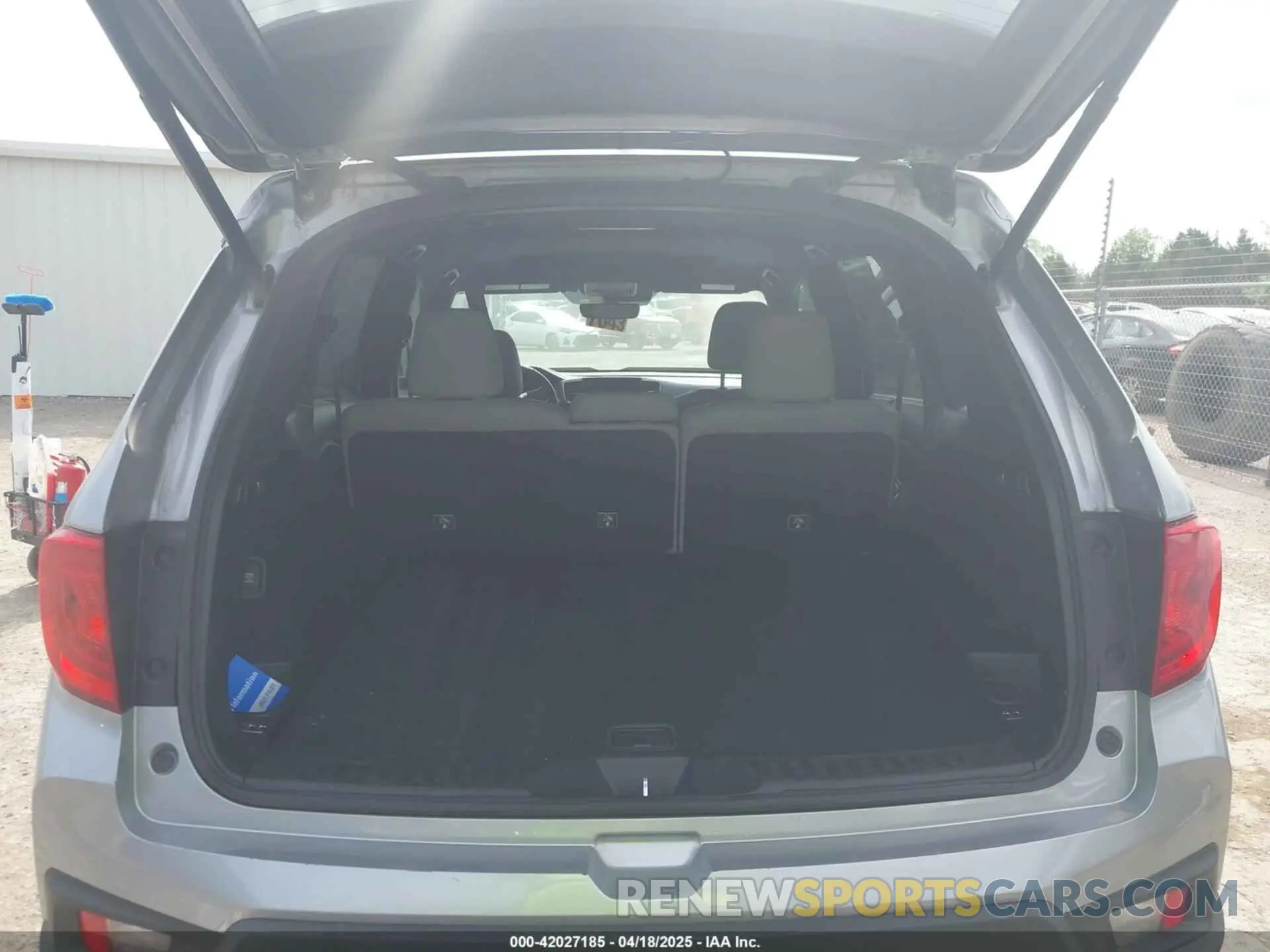 17 fotografías del automóvil dañado 5FNYF8H02PB033548 HONDA PASSPORT 2023