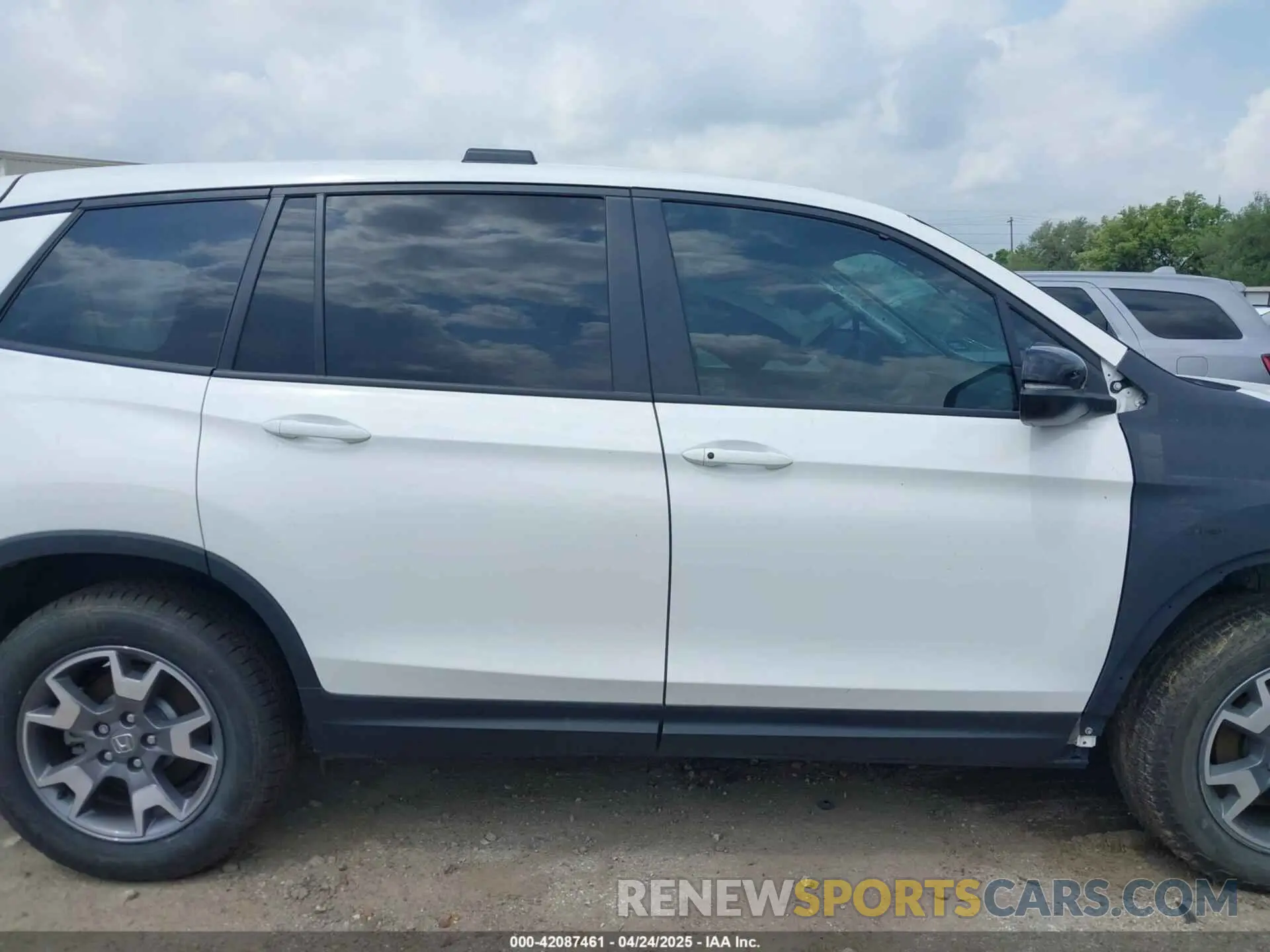 14 fotografías del automóvil dañado 5FNYF8H62PB024269 HONDA PASSPORT 2023