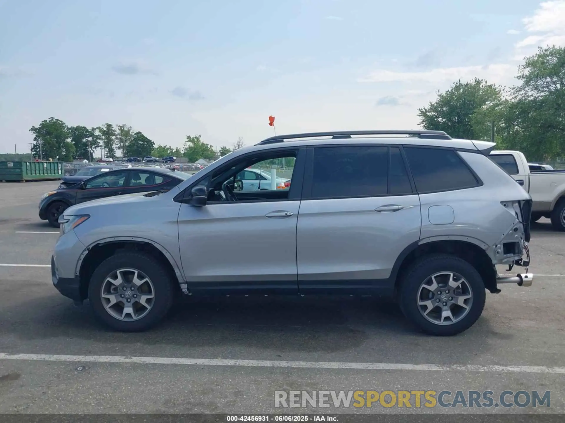 14 fotografías del automóvil dañado 5FNYF8H68PB043019 HONDA PASSPORT 2023