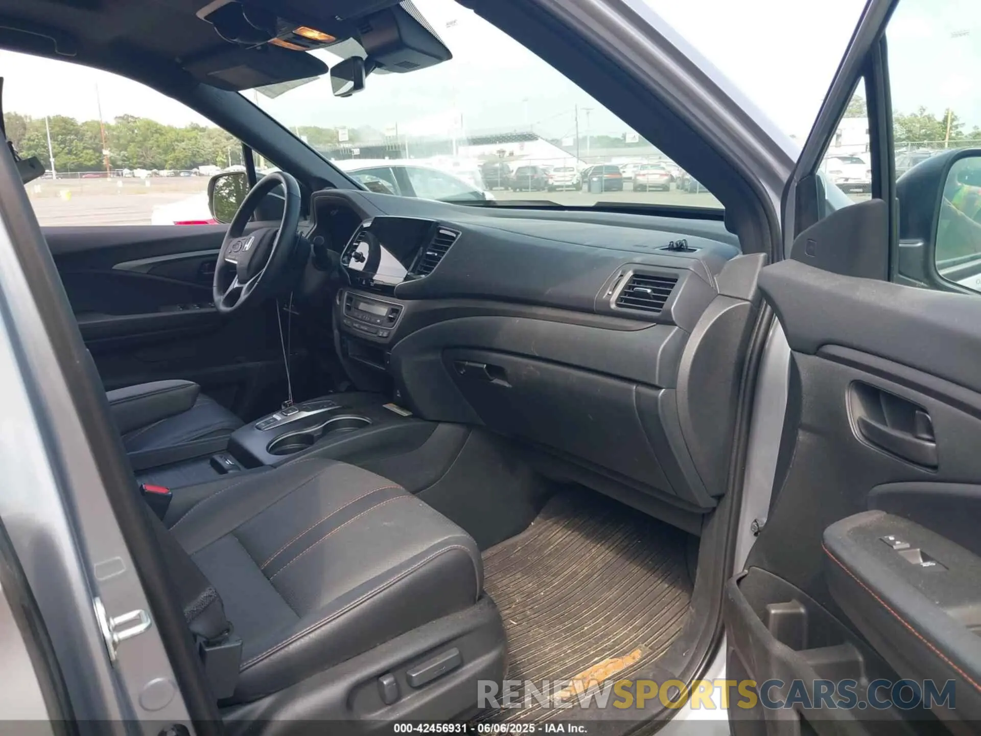 5 fotografías del automóvil dañado 5FNYF8H68PB043019 HONDA PASSPORT 2023