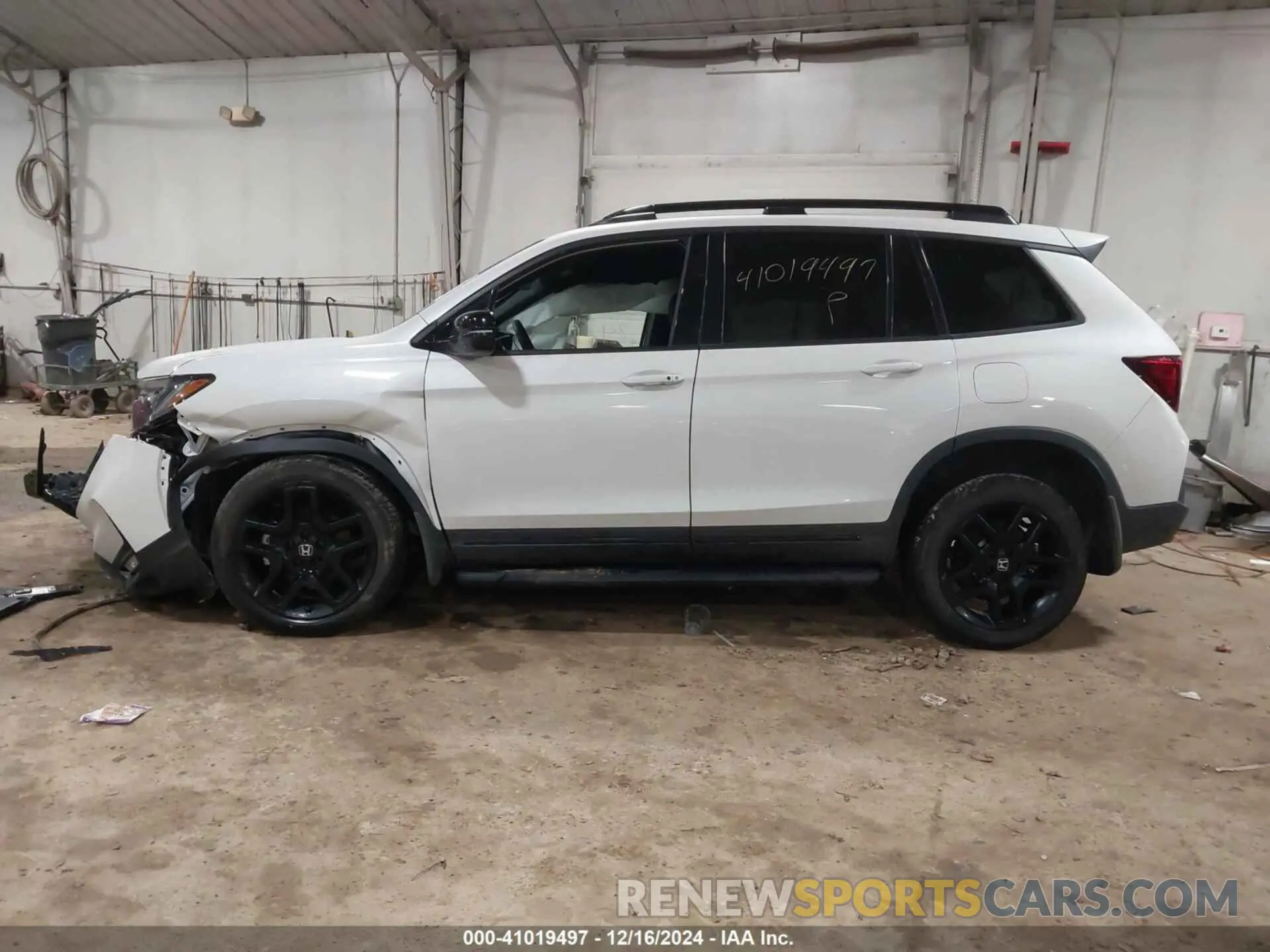 14 fotografías del automóvil dañado 5FNYF8H86RB001825 HONDA PASSPORT 2024