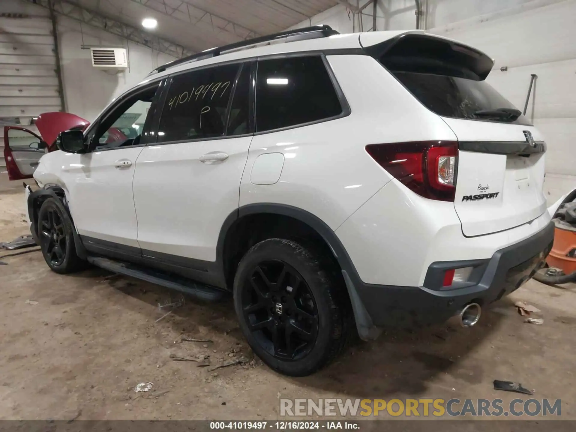 3 fotografías del automóvil dañado 5FNYF8H86RB001825 HONDA PASSPORT 2024