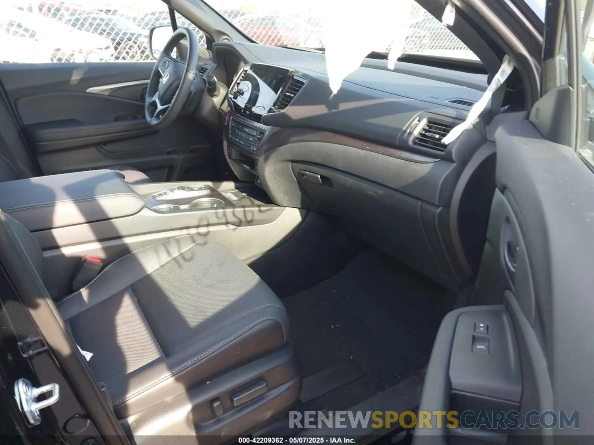 5 fotografías del automóvil dañado 5FNYF8H51SB012730 HONDA PASSPORT 2025