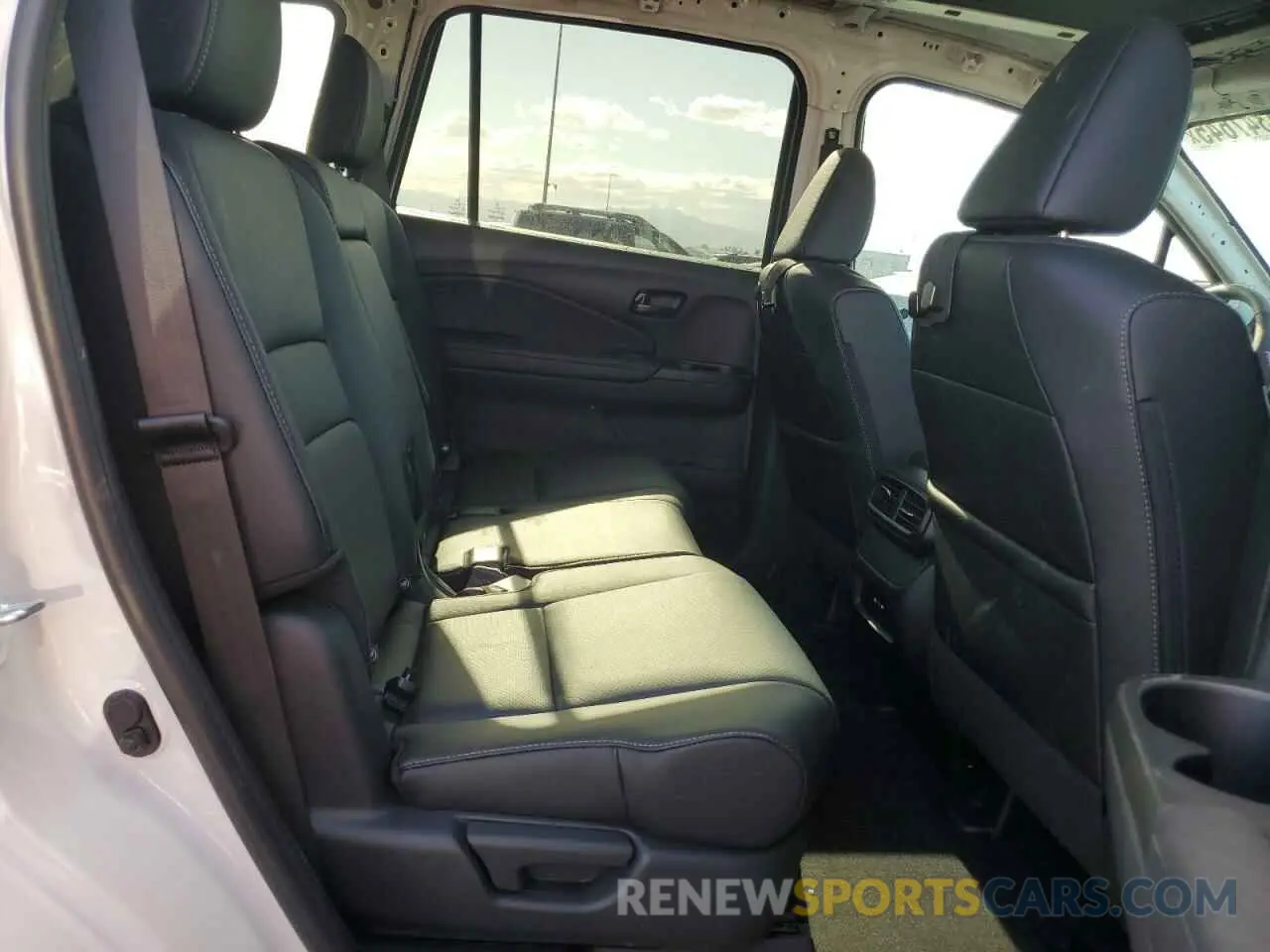 11 fotografías del automóvil dañado 5FNYF8H59SB012829 HONDA PASSPORT 2025