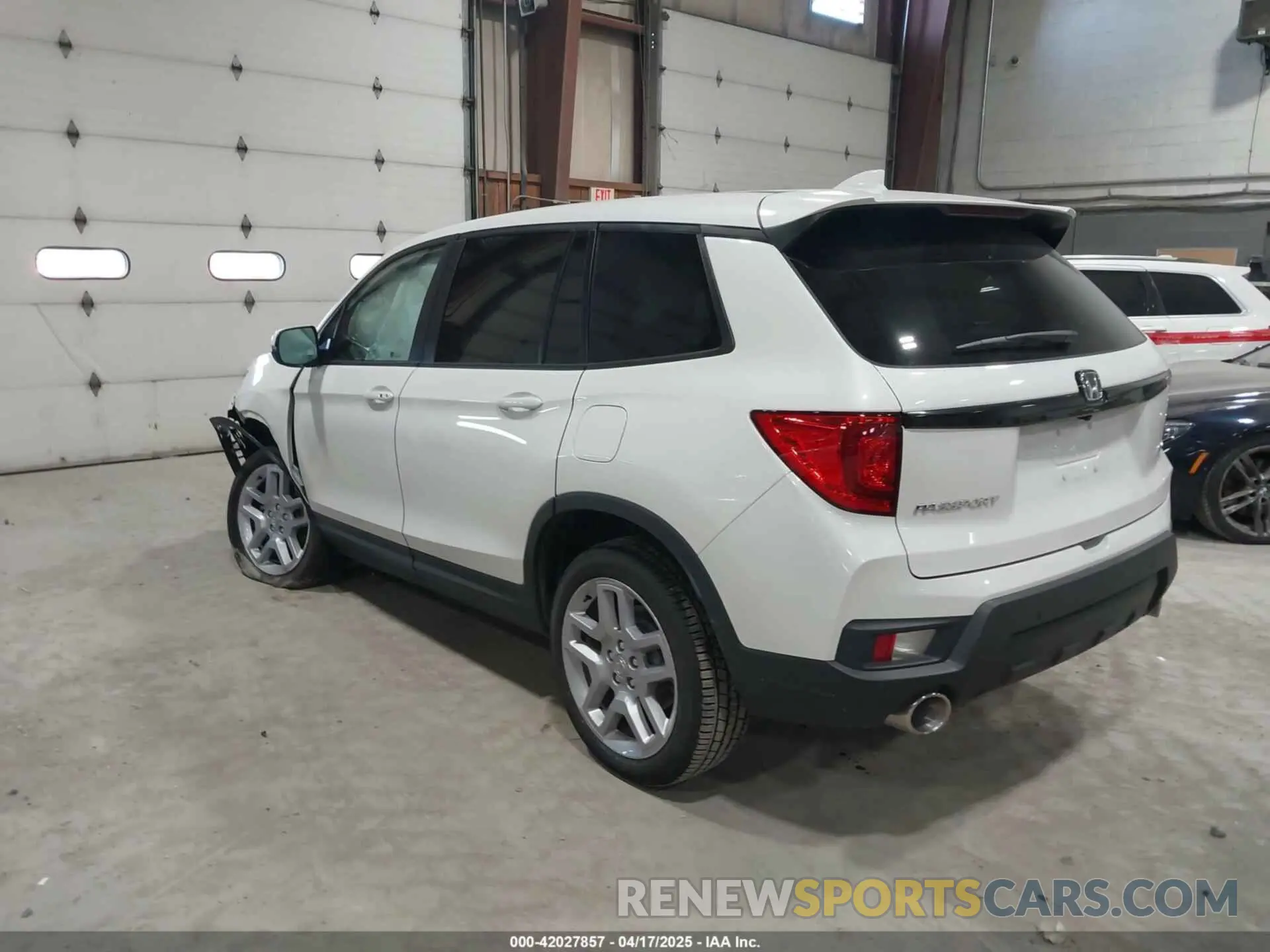 3 fotografías del automóvil dañado 5FNYF8H5XSB017943 HONDA PASSPORT 2025