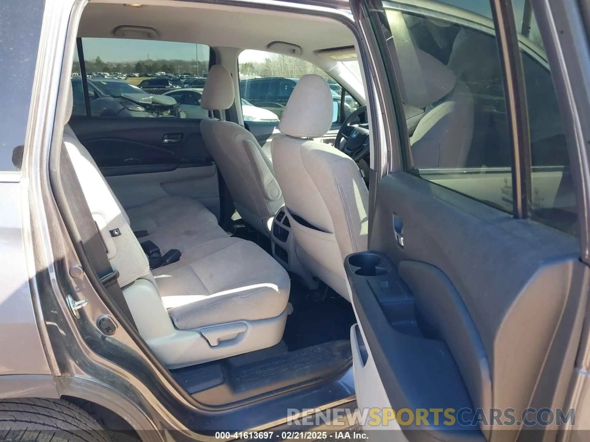8 fotografías del automóvil dañado 5FNYF5H1XKB033524 HONDA PILOT 2019