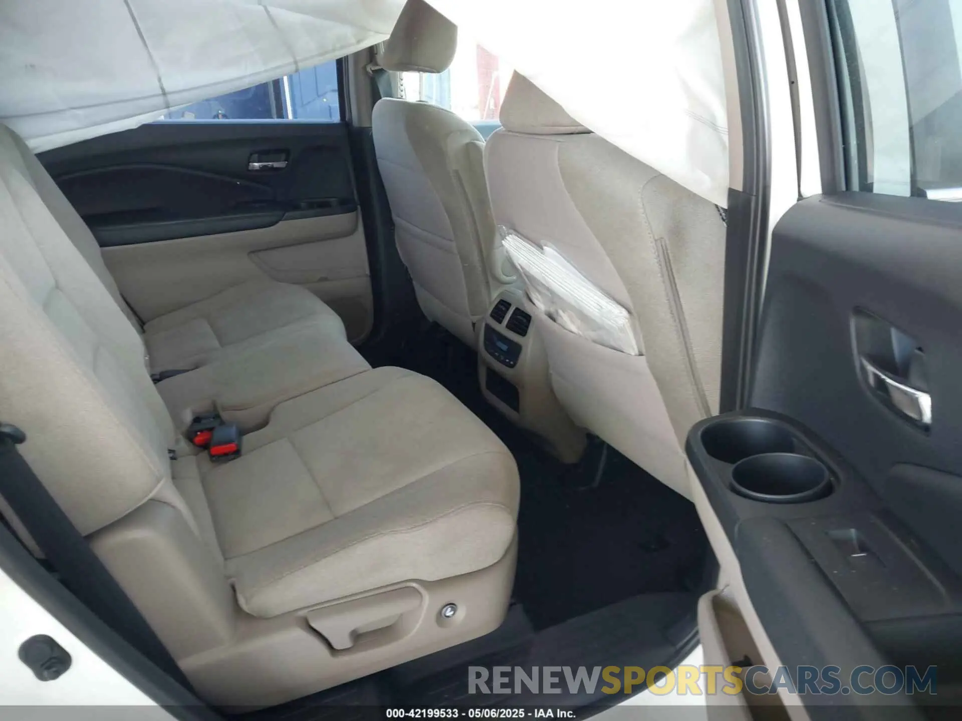 8 fotografías del automóvil dañado 5FNYF5H37KB013250 HONDA PILOT 2019