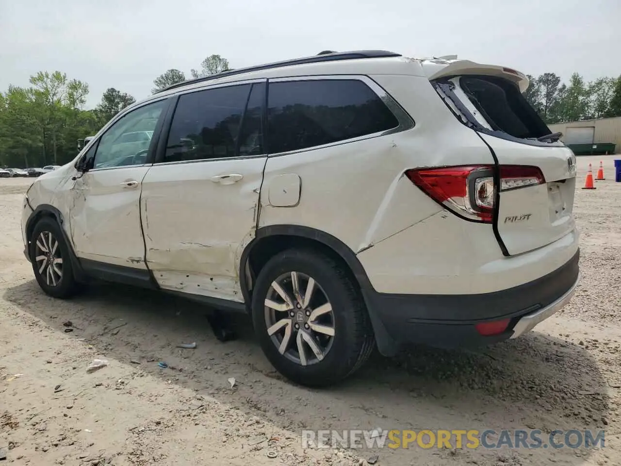 2 fotografías del automóvil dañado 5FNYF5H4XKB022940 HONDA PILOT 2019