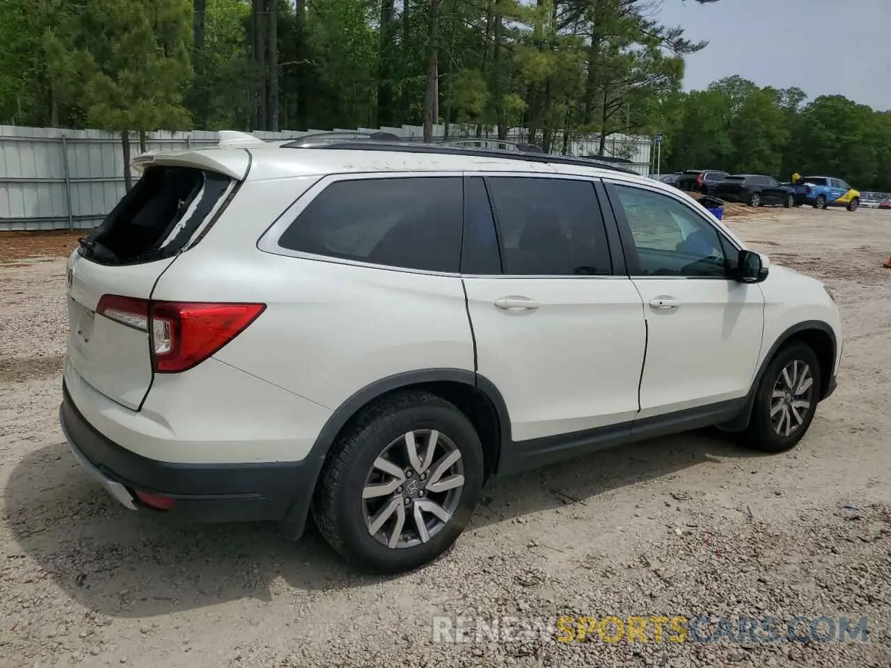 3 fotografías del automóvil dañado 5FNYF5H4XKB022940 HONDA PILOT 2019