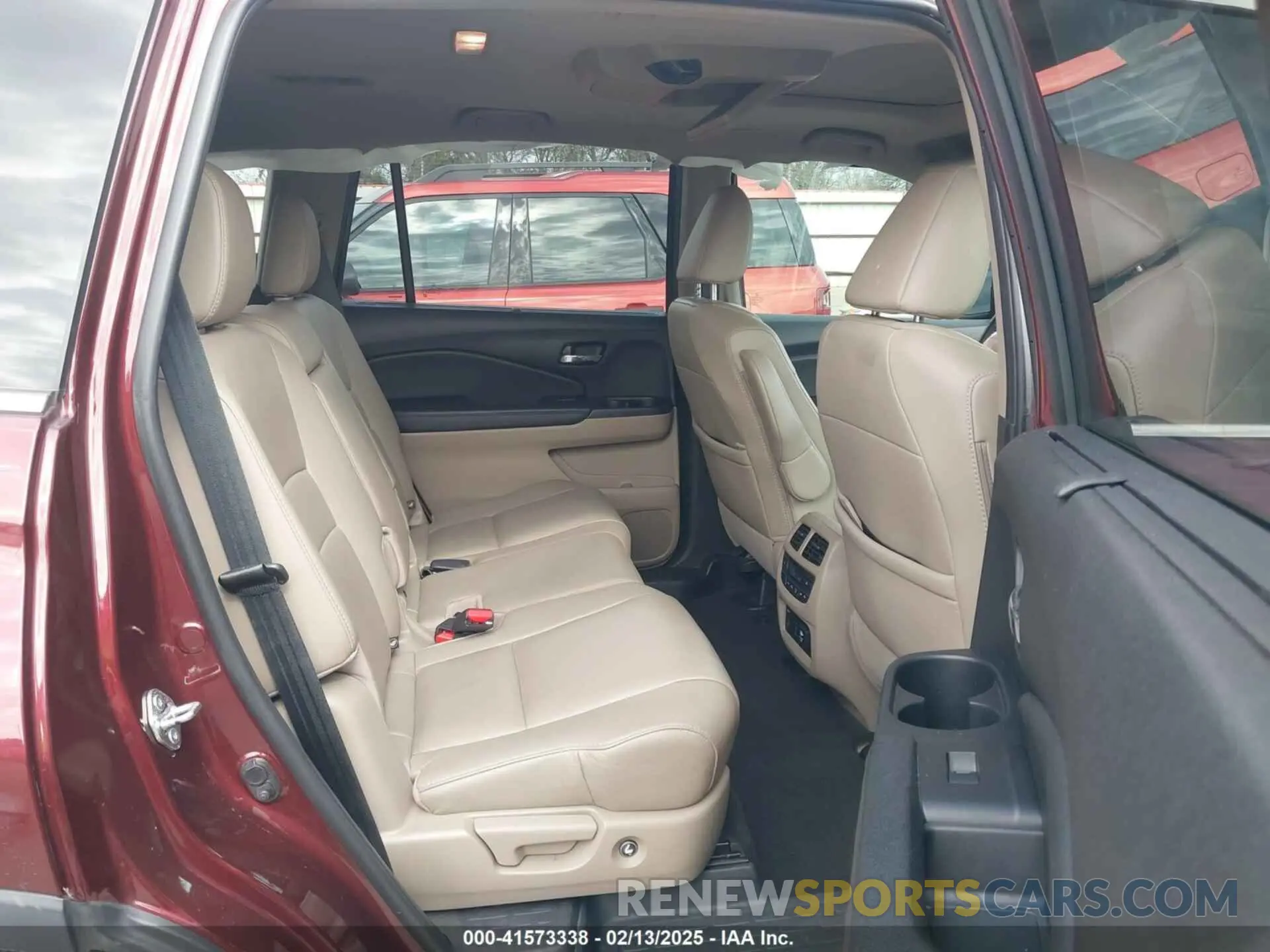 8 fotografías del automóvil dañado 5FNYF5H95KB009122 HONDA PILOT 2019