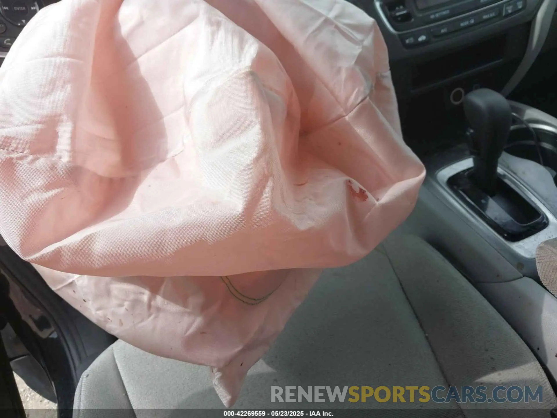 19 fotografías del automóvil dañado 5FNYF6H14KB031998 HONDA PILOT 2019