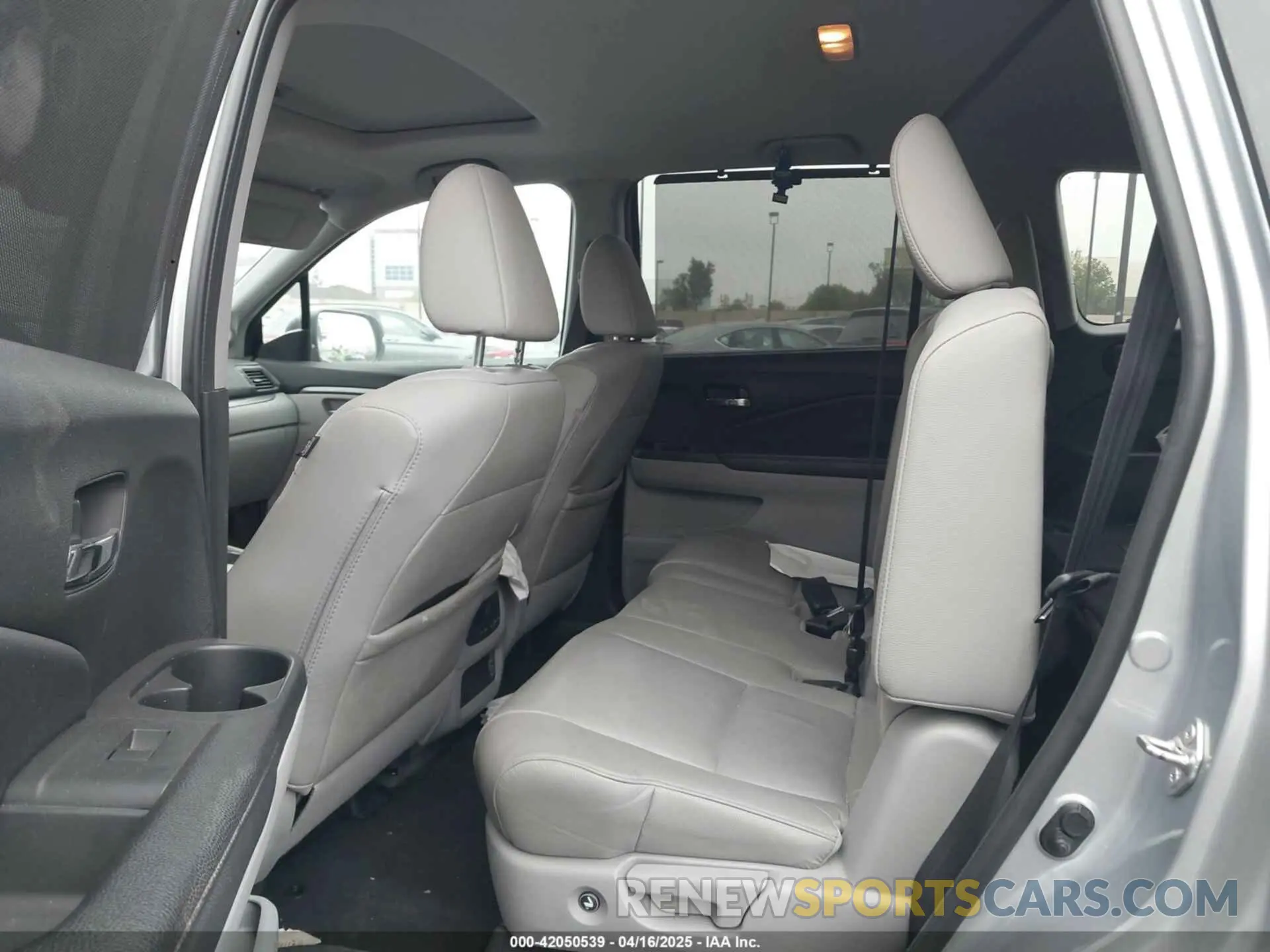 8 fotografías del automóvil dañado 5FNYF6H54KB055687 HONDA PILOT 2019