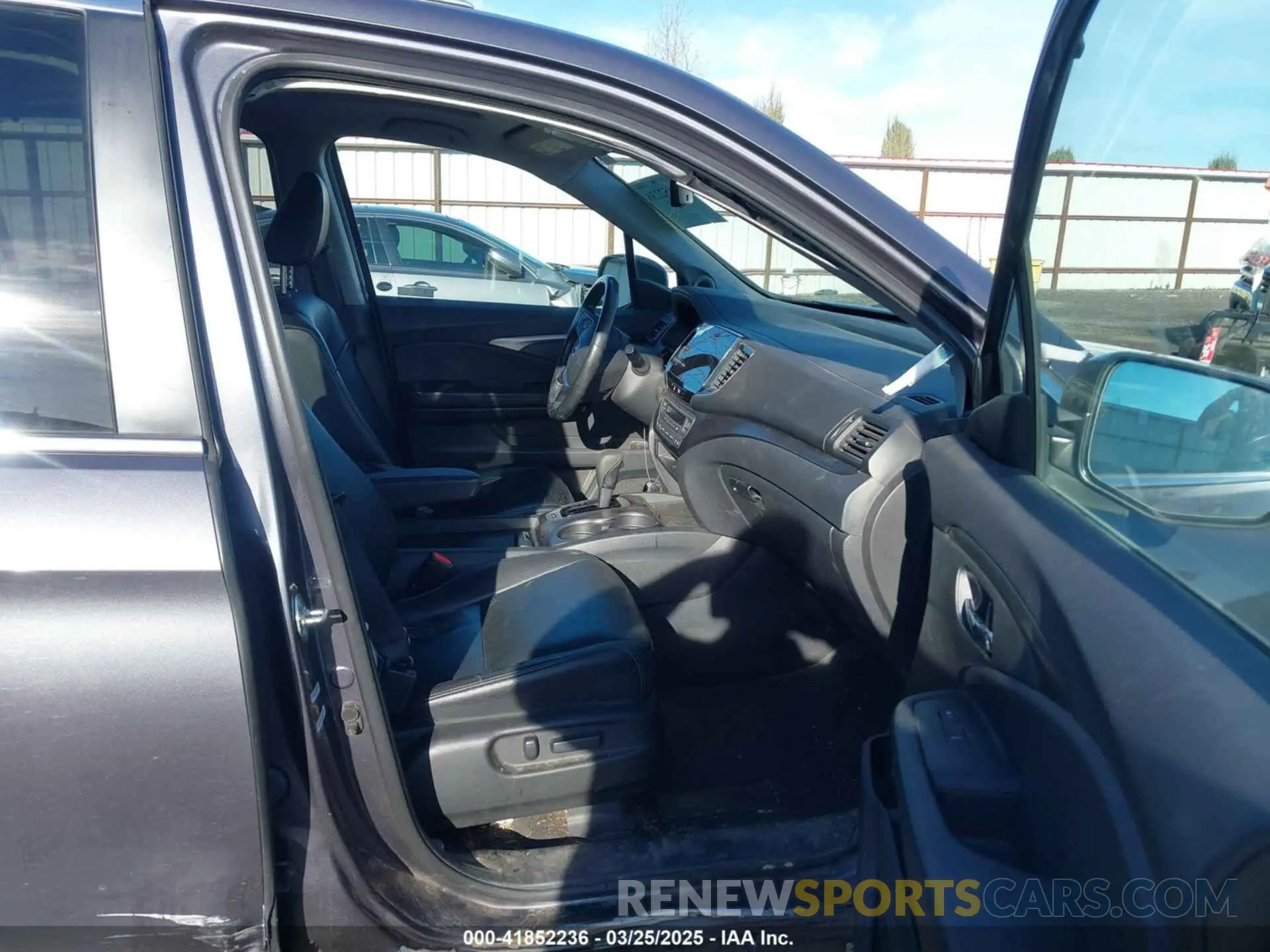 5 fotografías del automóvil dañado 5FNYF6H5XKB038196 HONDA PILOT 2019
