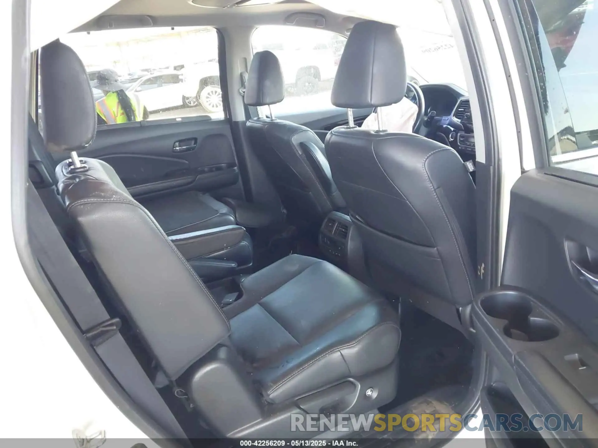 8 fotografías del automóvil dañado 5FNYF6H63KB074028 HONDA PILOT 2019