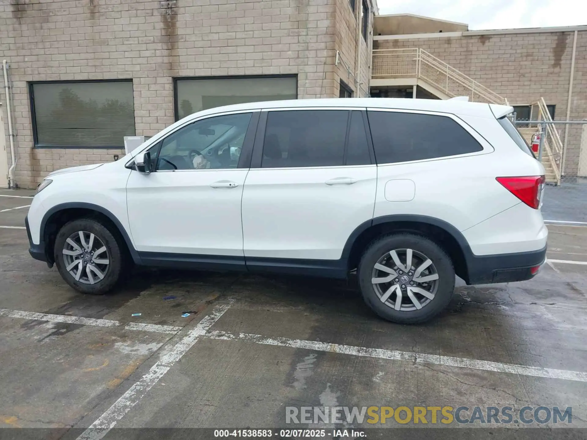 15 fotografías del automóvil dañado 5FNYF5H34LB019069 HONDA PILOT 2020