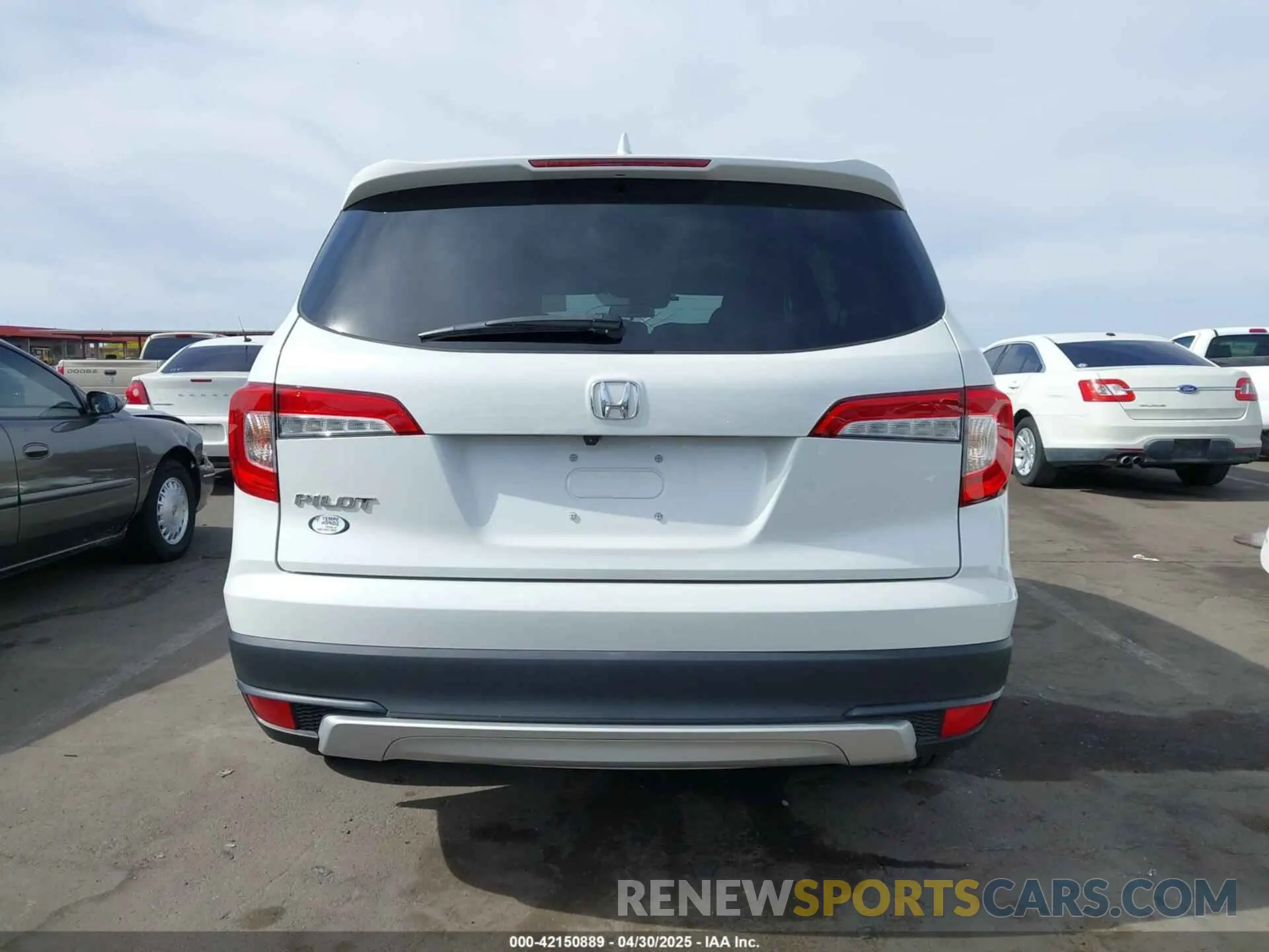 17 fotografías del automóvil dañado 5FNYF5H35LB018190 HONDA PILOT 2020