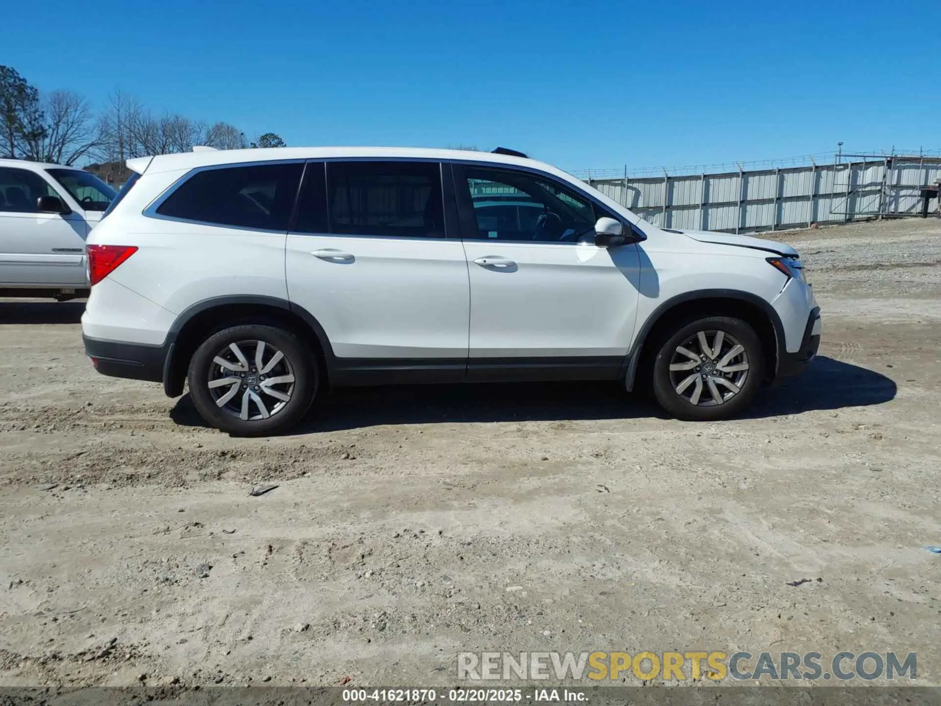 13 fotografías del automóvil dañado 5FNYF5H53LB003768 HONDA PILOT 2020