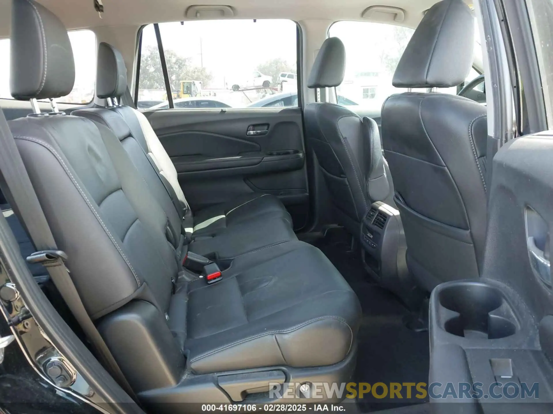 8 fotografías del automóvil dañado 5FNYF5H54LB009448 HONDA PILOT 2020