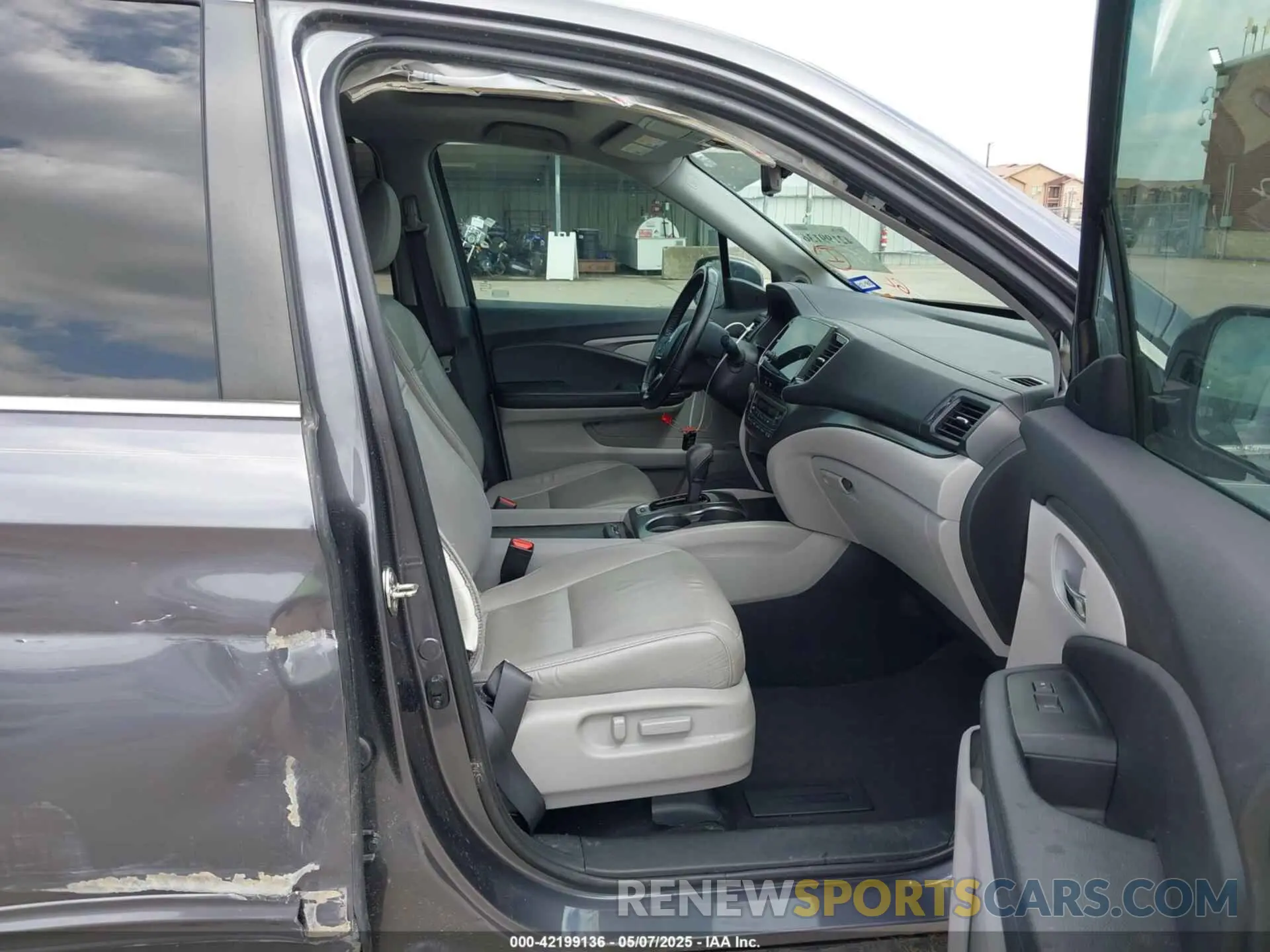 5 fotografías del automóvil dañado 5FNYF5H54LB020224 HONDA PILOT 2020