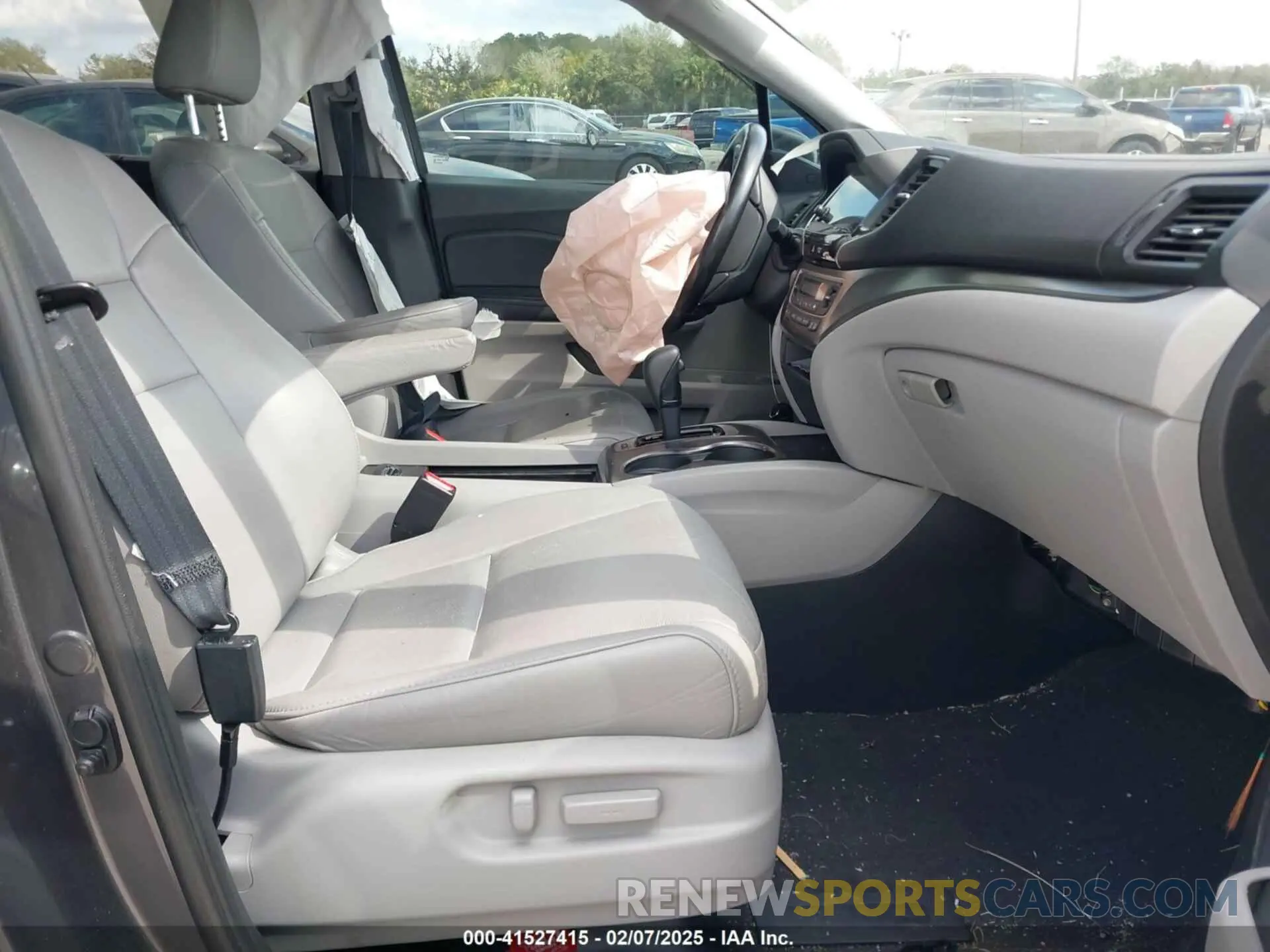 5 fotografías del automóvil dañado 5FNYF5H59LB014497 HONDA PILOT 2020