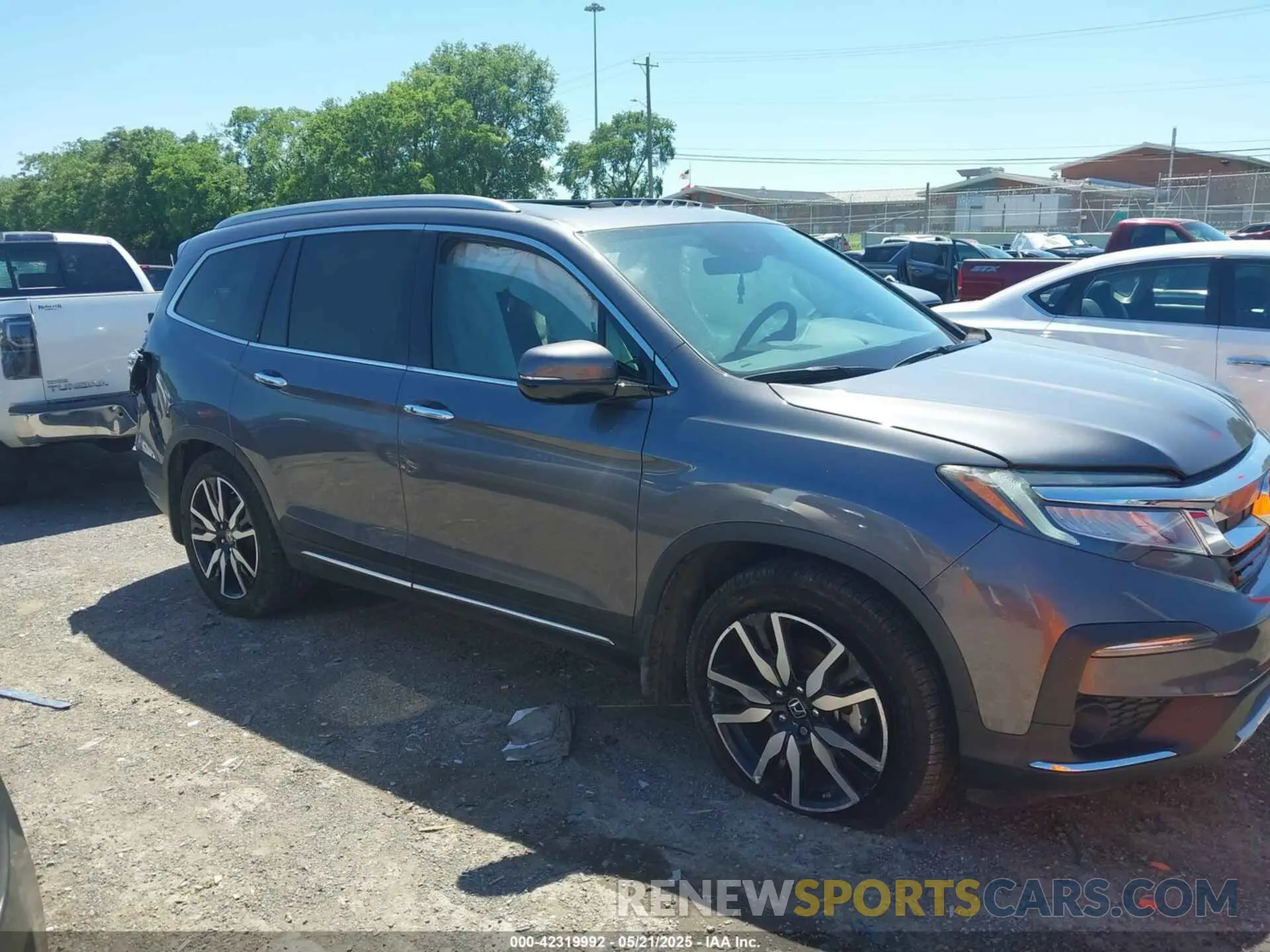 13 fotografías del automóvil dañado 5FNYF5H69LB015626 HONDA PILOT 2020