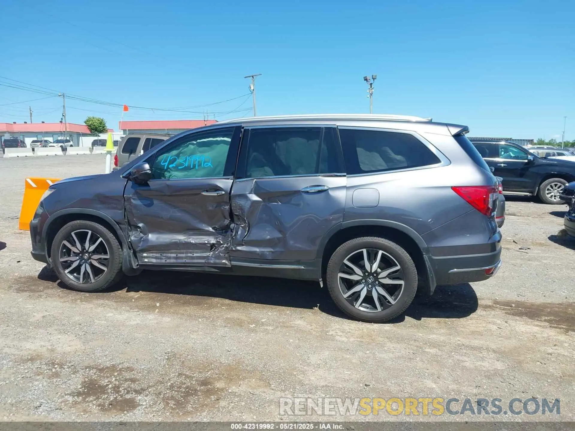 14 fotografías del automóvil dañado 5FNYF5H69LB015626 HONDA PILOT 2020
