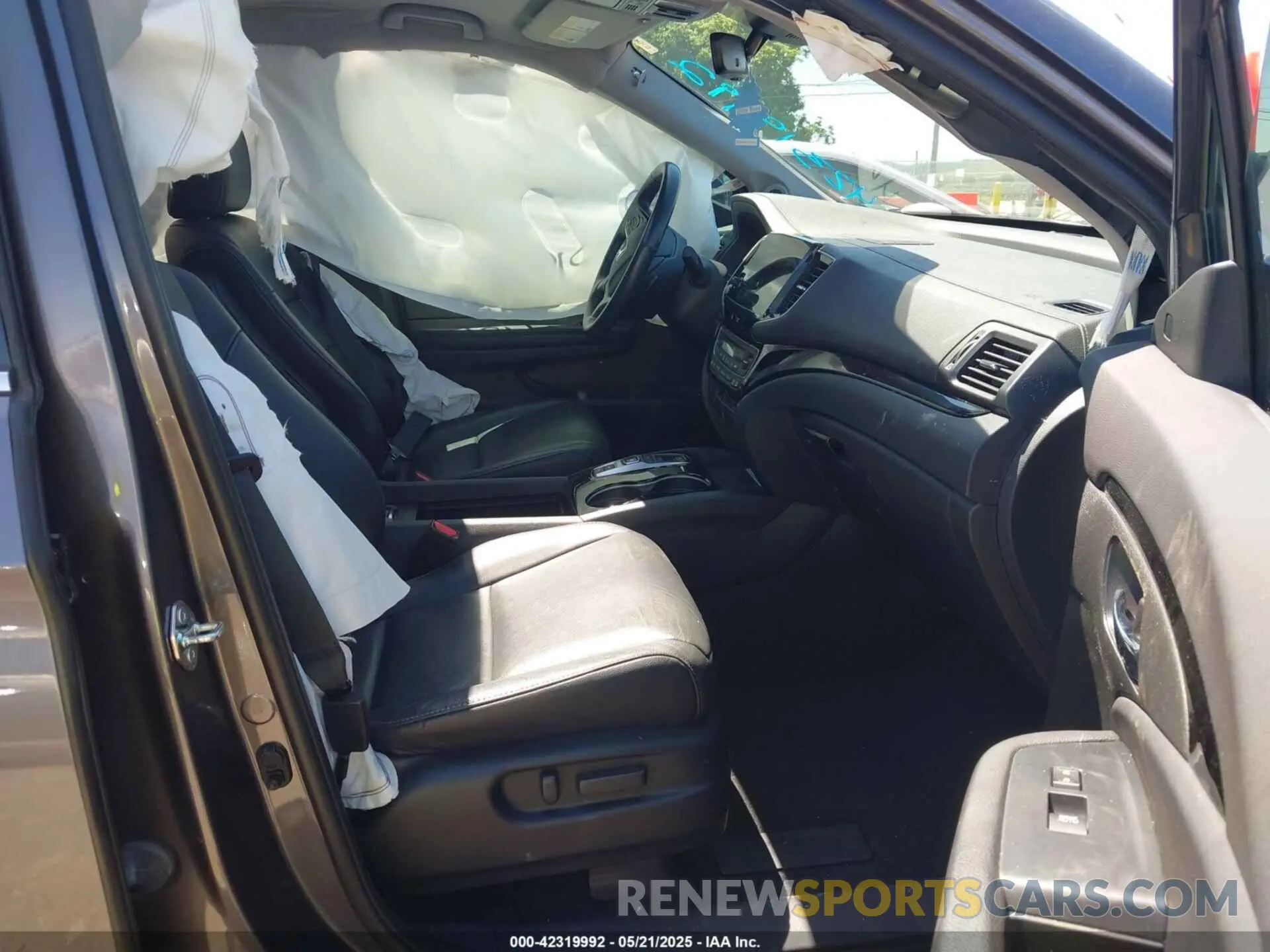 5 fotografías del automóvil dañado 5FNYF5H69LB015626 HONDA PILOT 2020