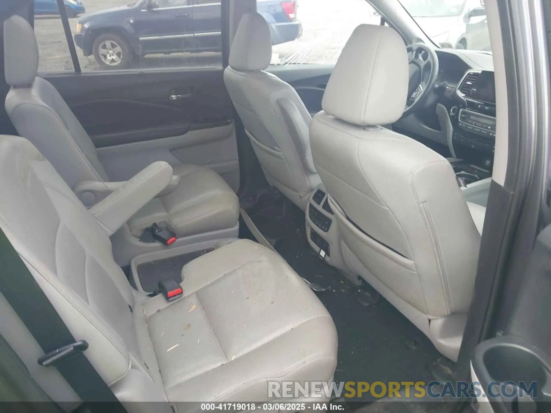 8 fotografías del automóvil dañado 5FNYF6H05LB025247 HONDA PILOT 2020